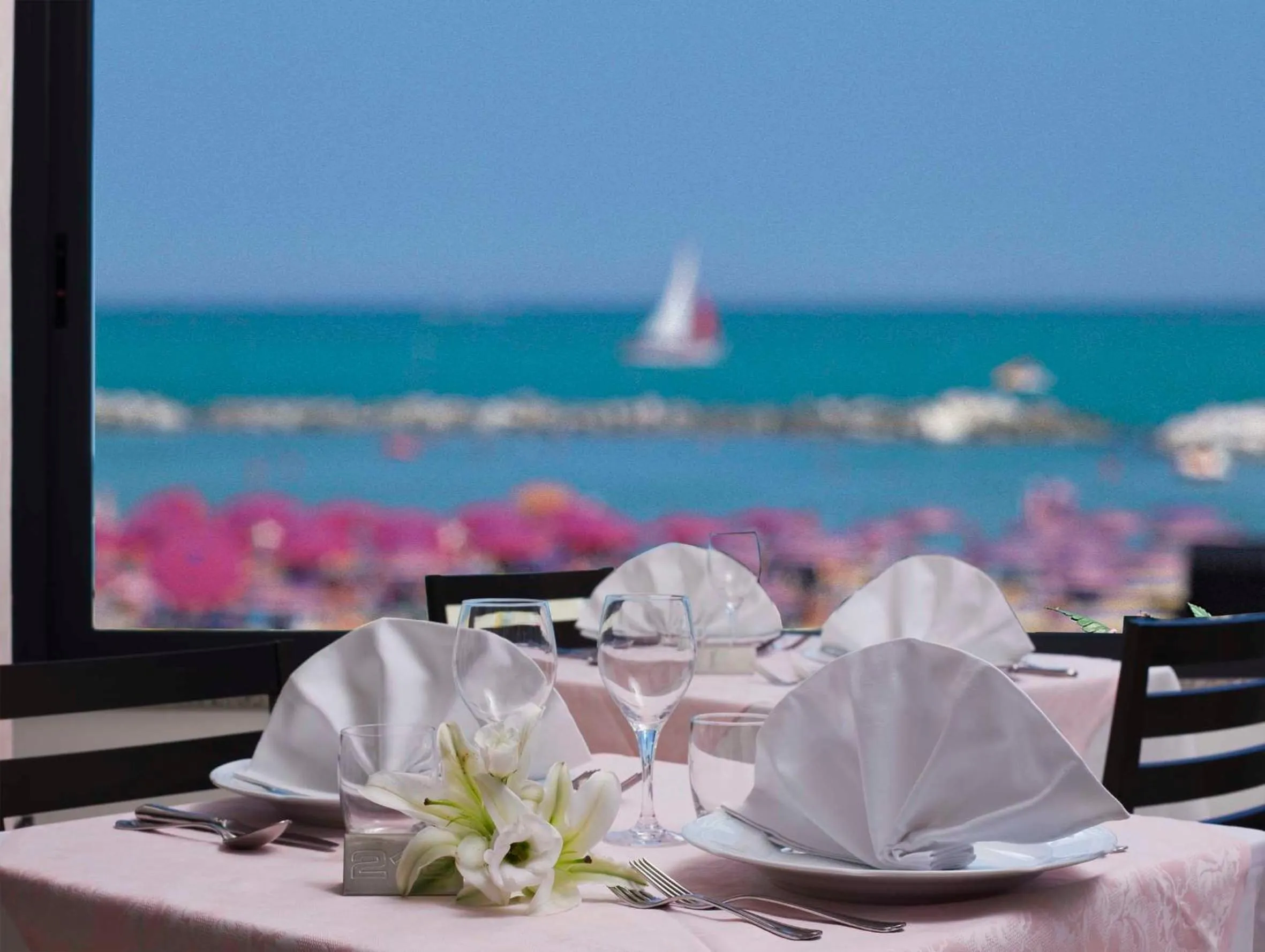 Restaurant/places to eat in Hotel Napoleon