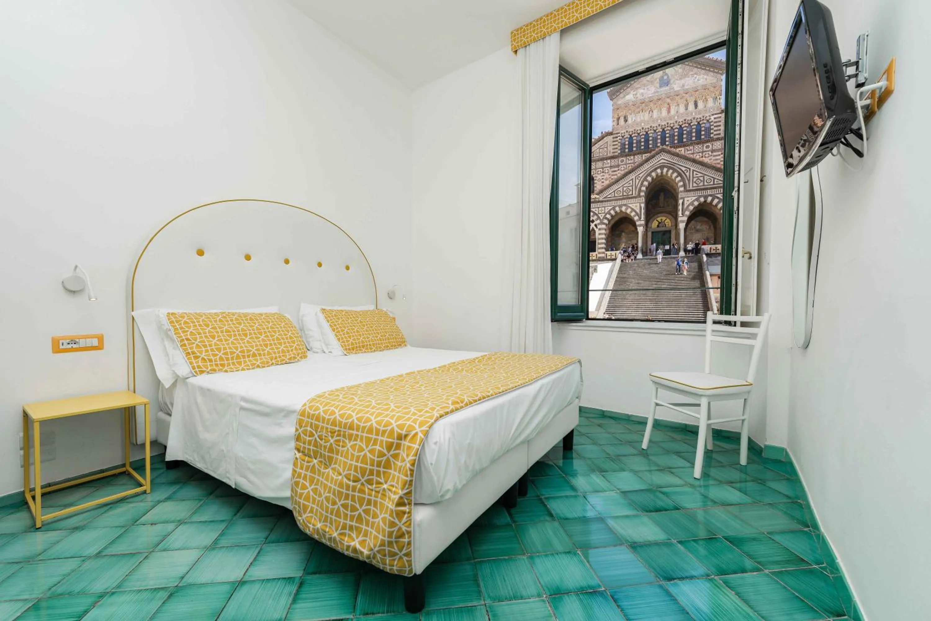 Photo of the whole room, Bed in Albergo S. Andrea