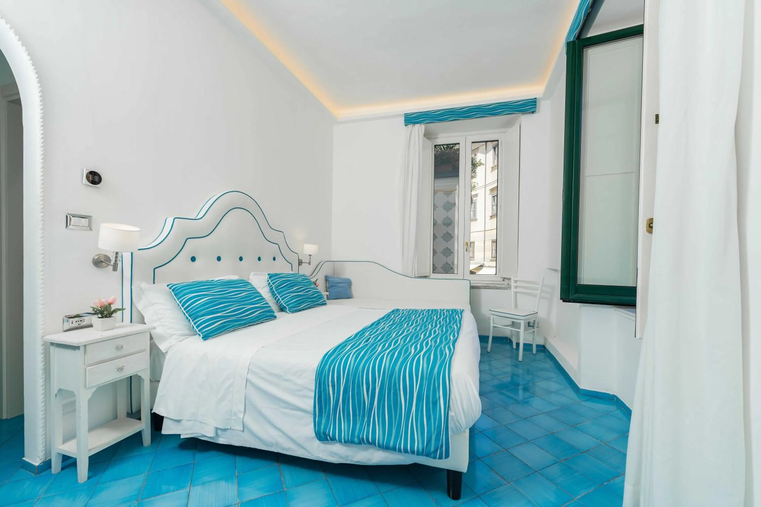 Photo of the whole room, Bed in Albergo S. Andrea