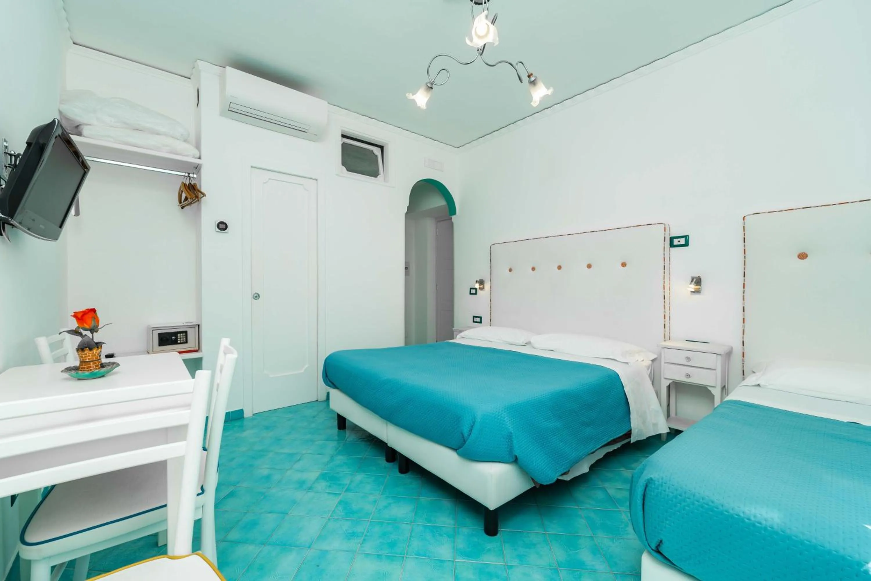 Photo of the whole room, Bed in Albergo S. Andrea