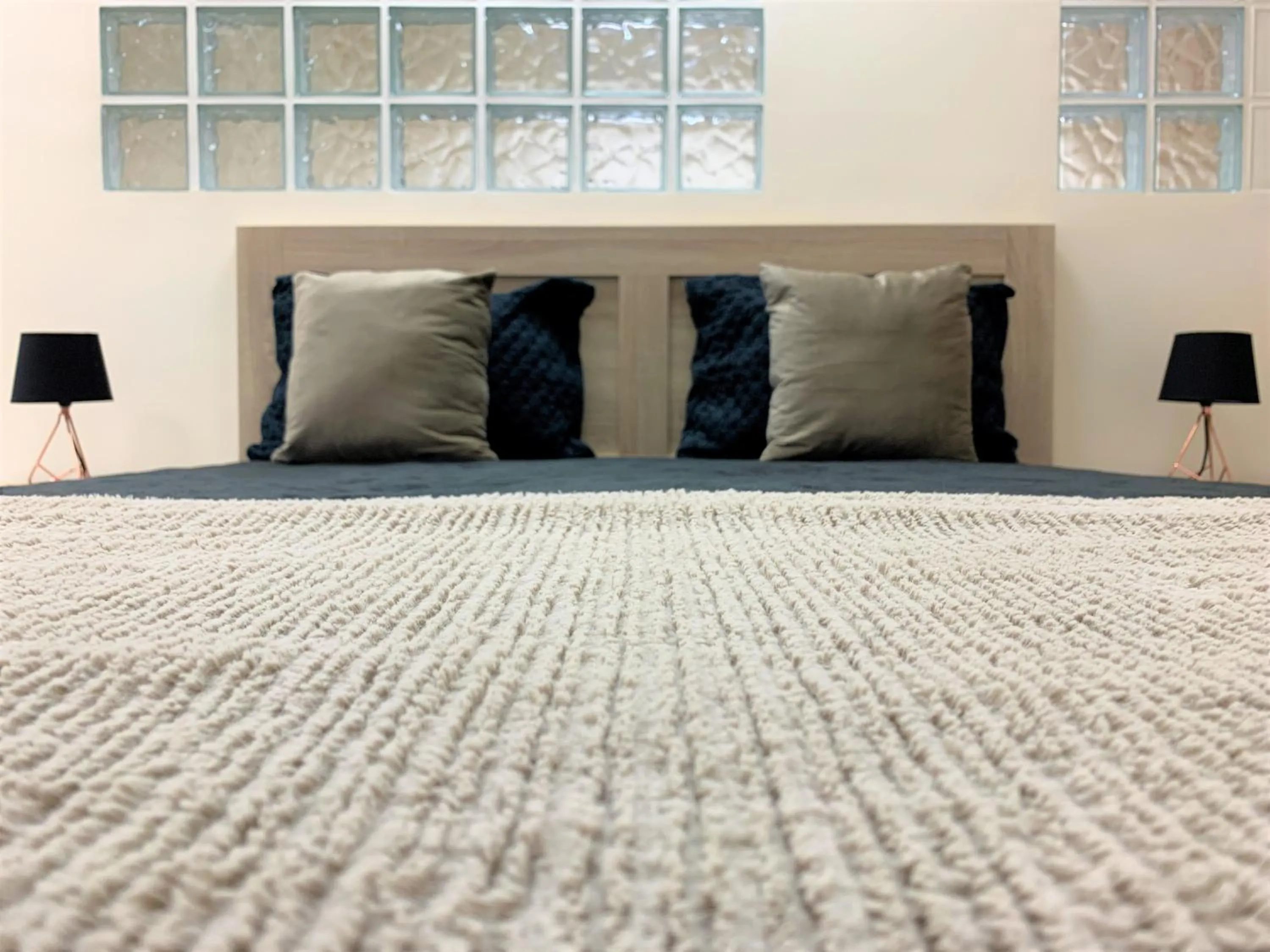 Bed in GK Airport Suites - Free Shuttle by GK Properties