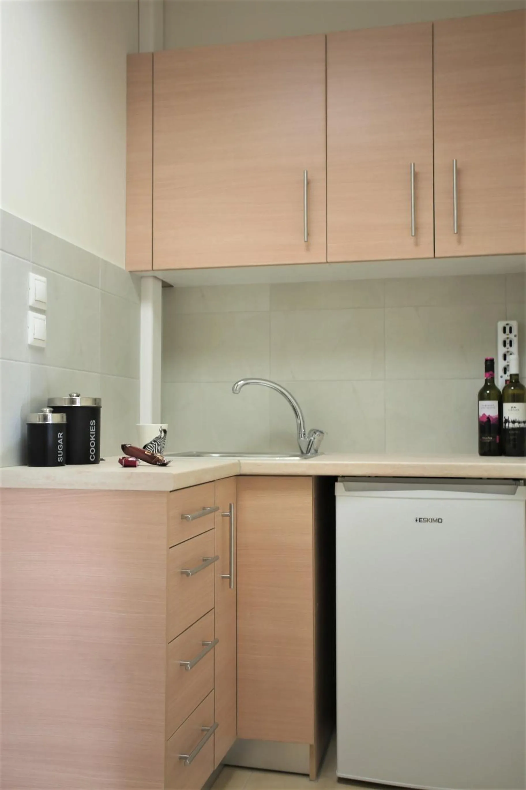 Kitchen or kitchenette in GK Airport Suites - Free Shuttle by GK Properties
