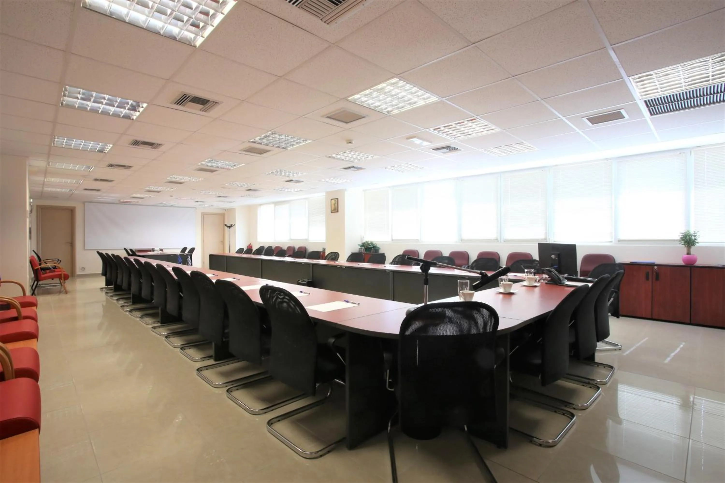 Meeting/conference room in GK Airport Suites - Free Shuttle by GK Properties