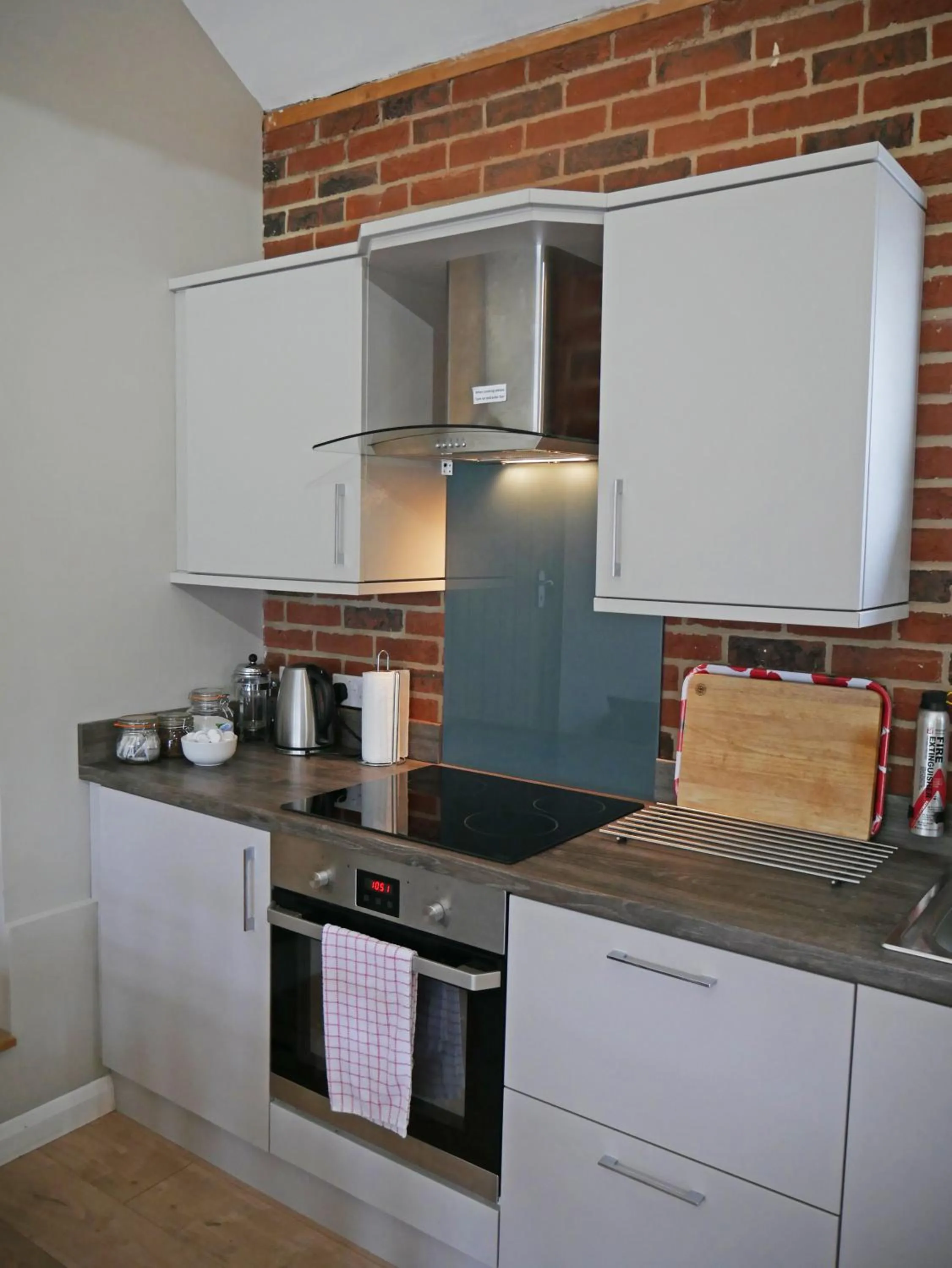 Kitchen or kitchenette in Glendower Guest Apartments