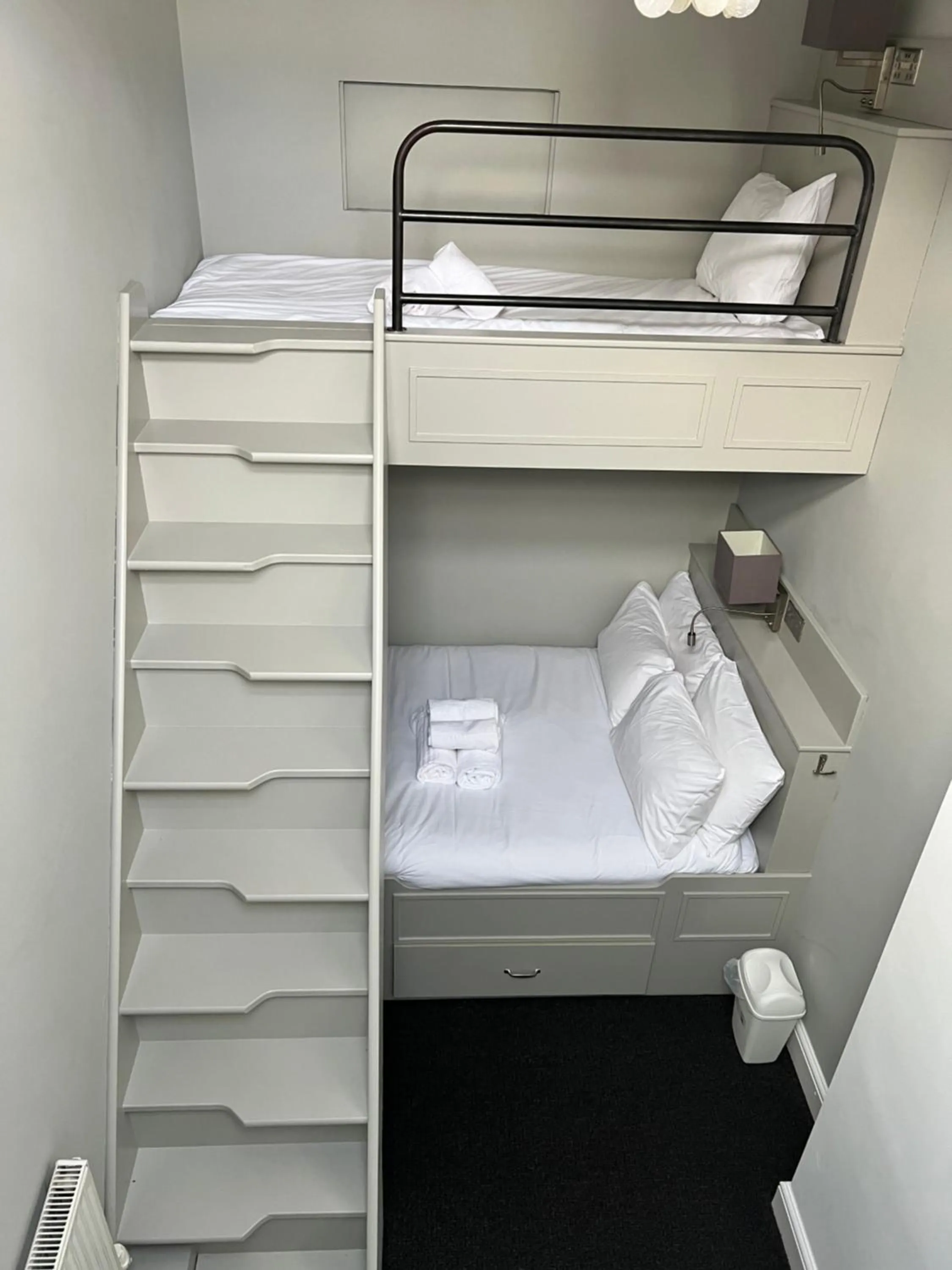 Bed in Glendower Guest Apartments