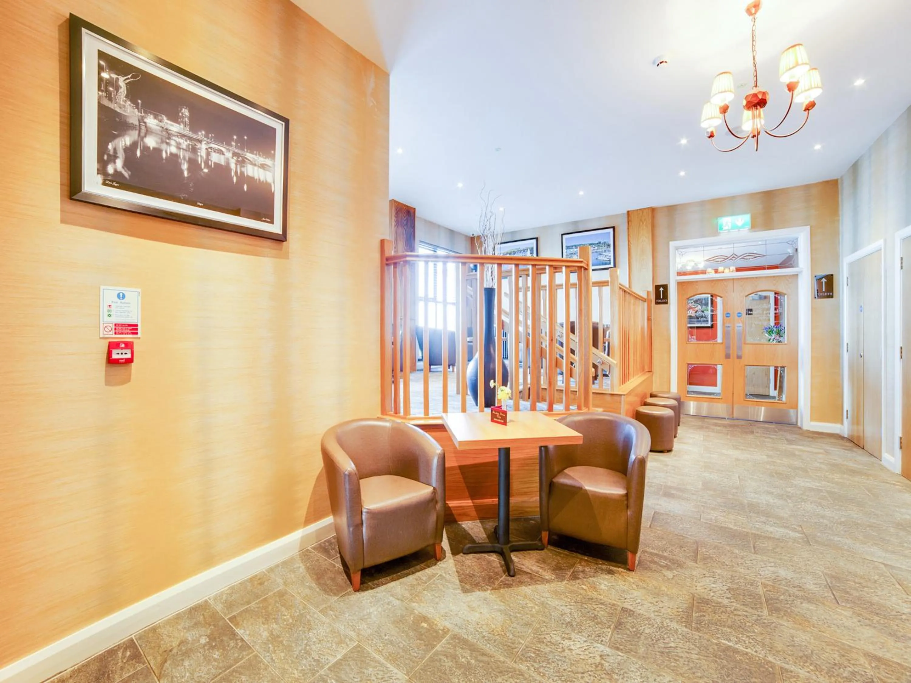Seating area in Standing Stones Lodge