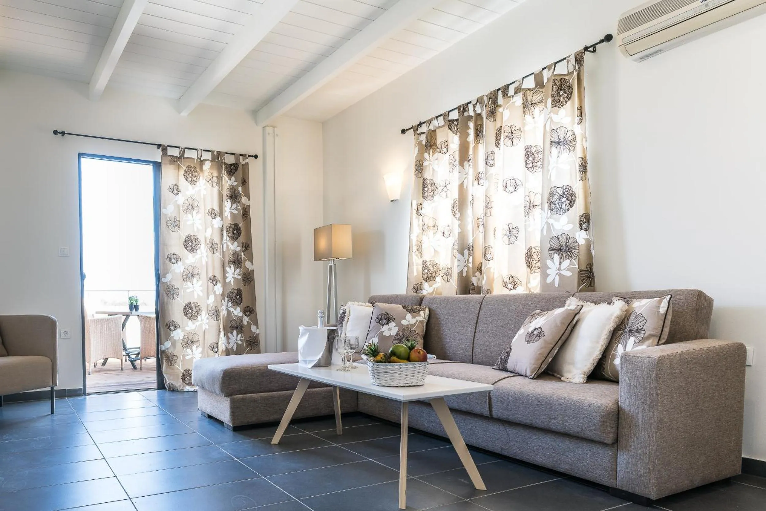 Living room in City Center Hotel