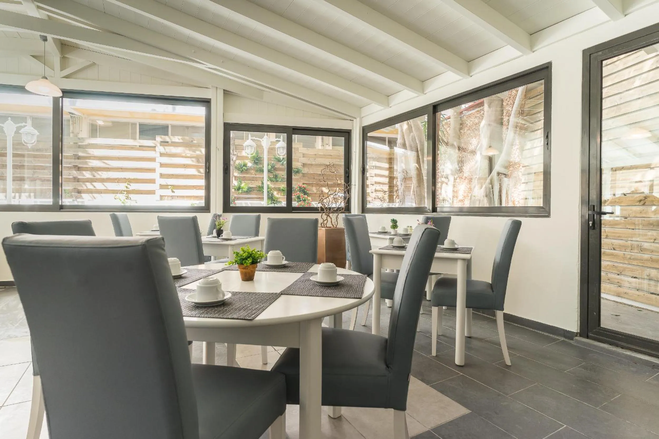 Restaurant/places to eat in City Center Hotel