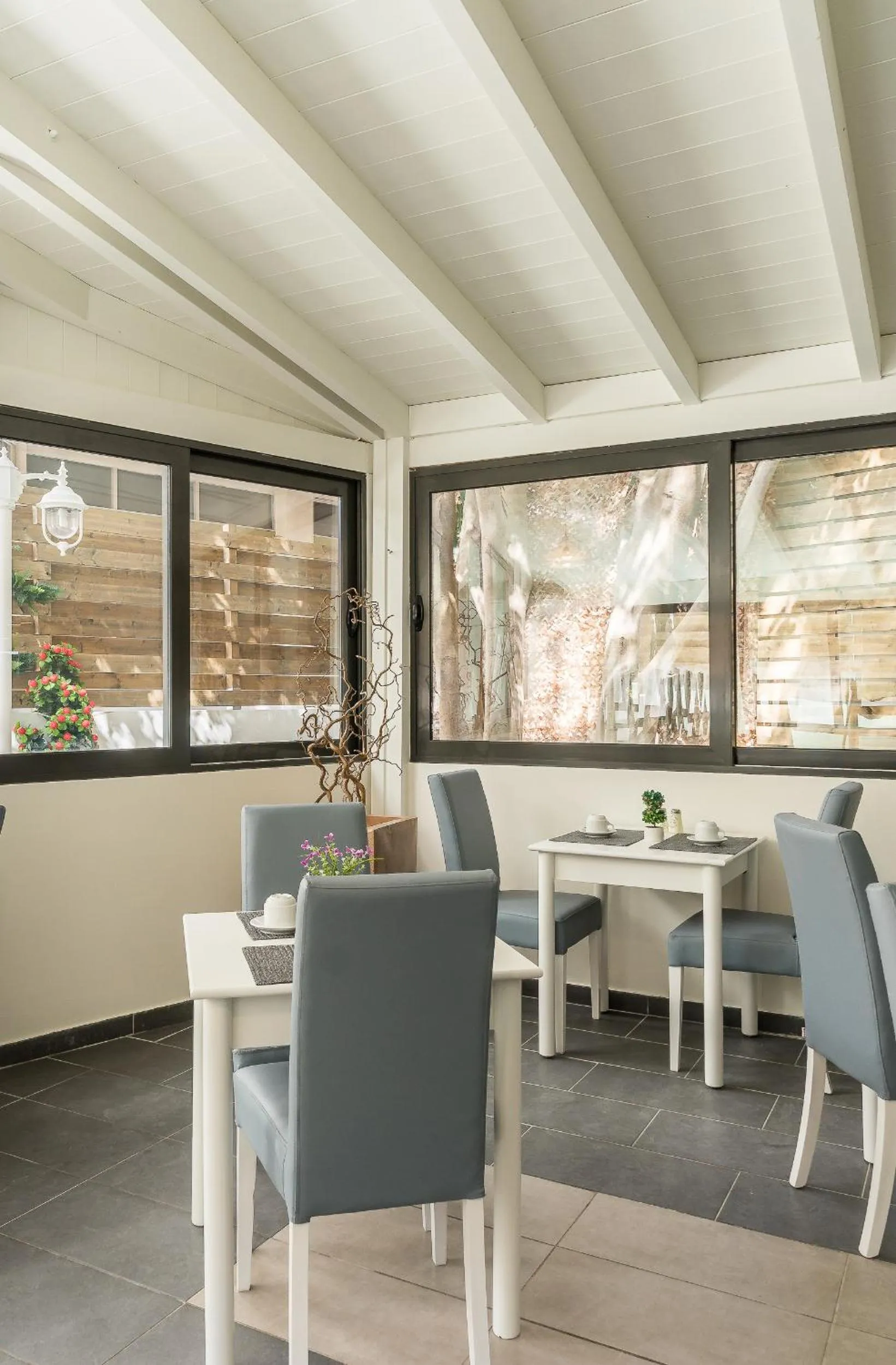 Restaurant/places to eat in City Center Hotel