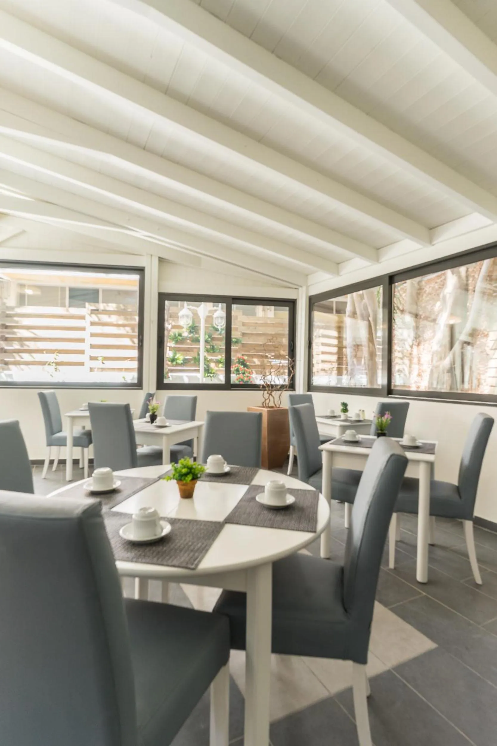 Restaurant/places to eat in City Center Hotel