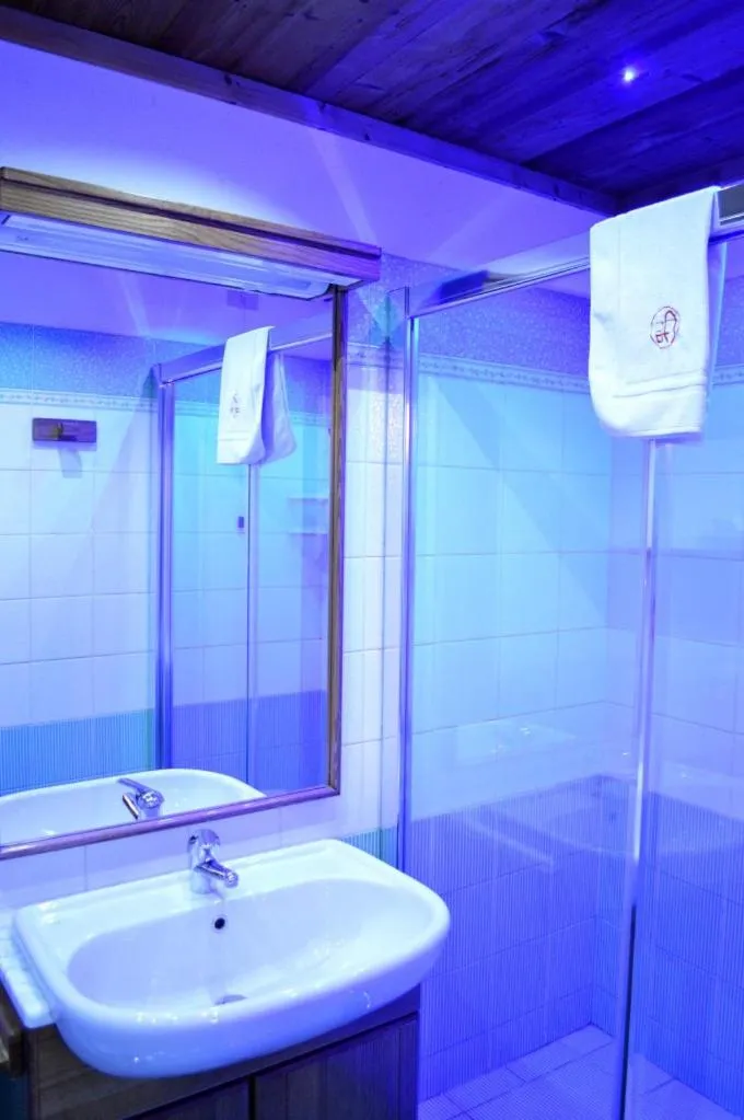 Bathroom in Hotel Chateau Blanc