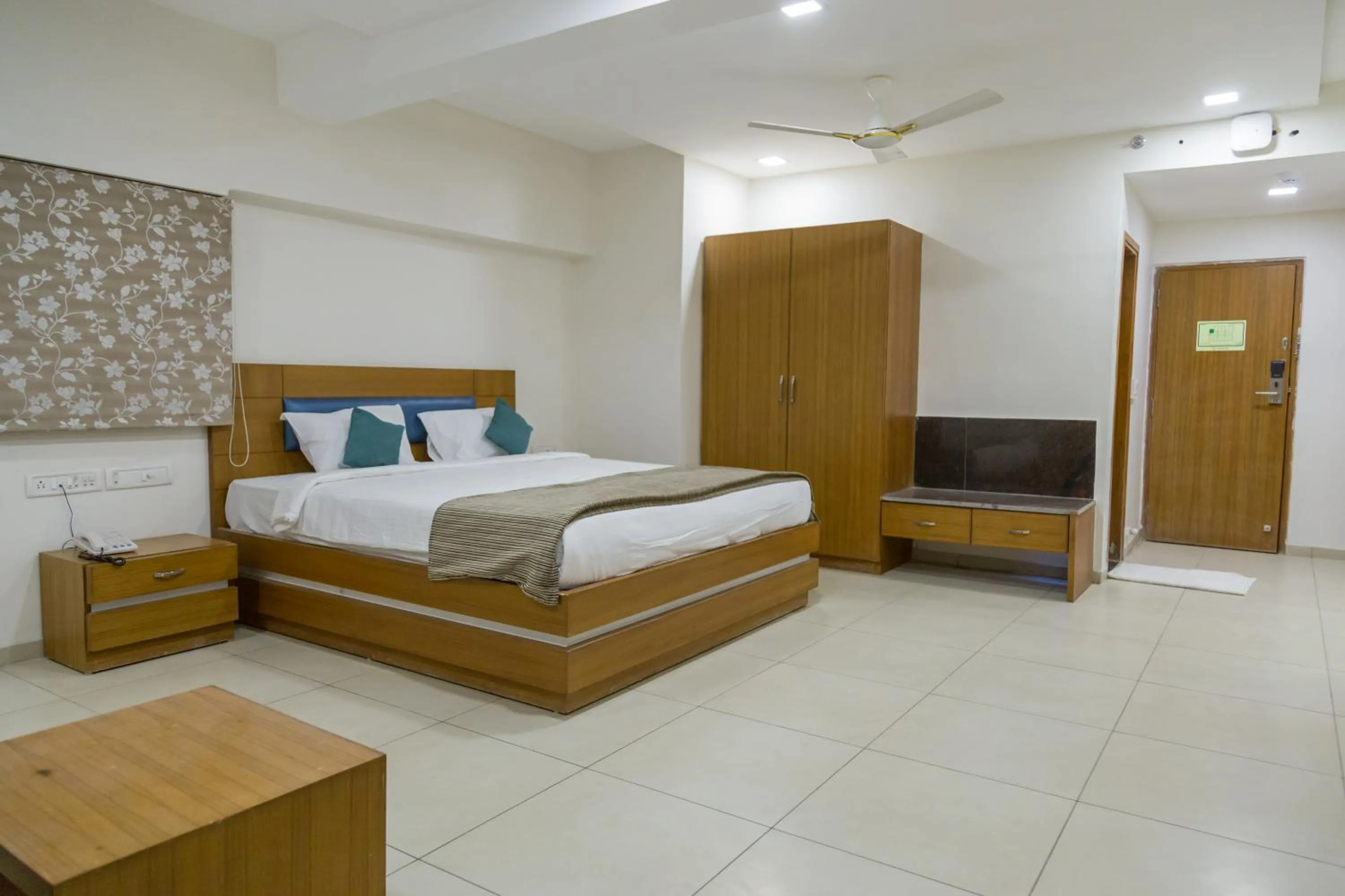 Photo of the whole room, Bed in Ginger Ahmedabad SG Road