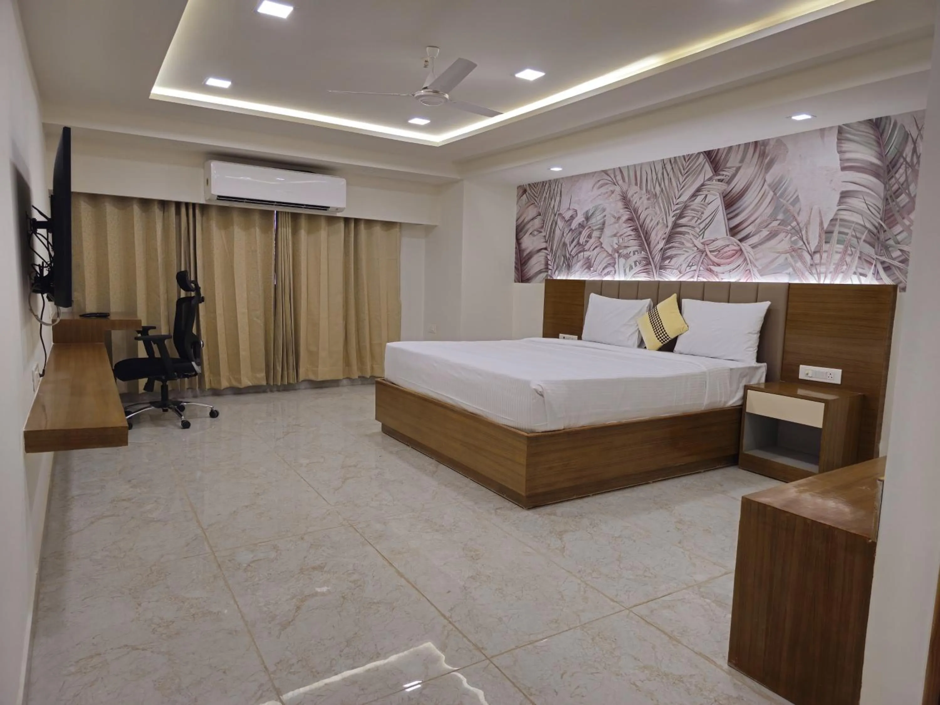 Bedroom, Bed in Ginger Ahmedabad SG Road