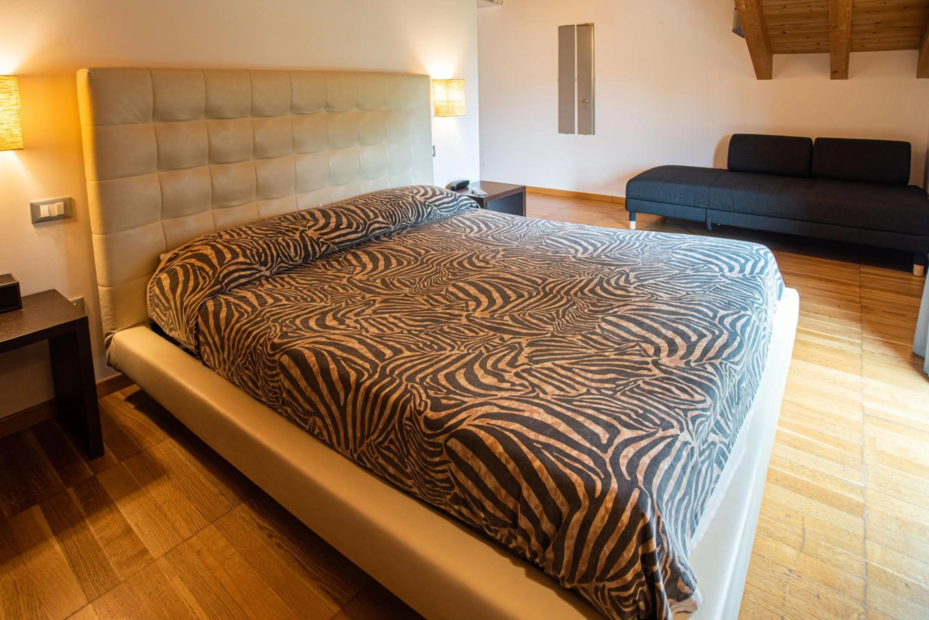 Bedroom, Bed in Ex-L