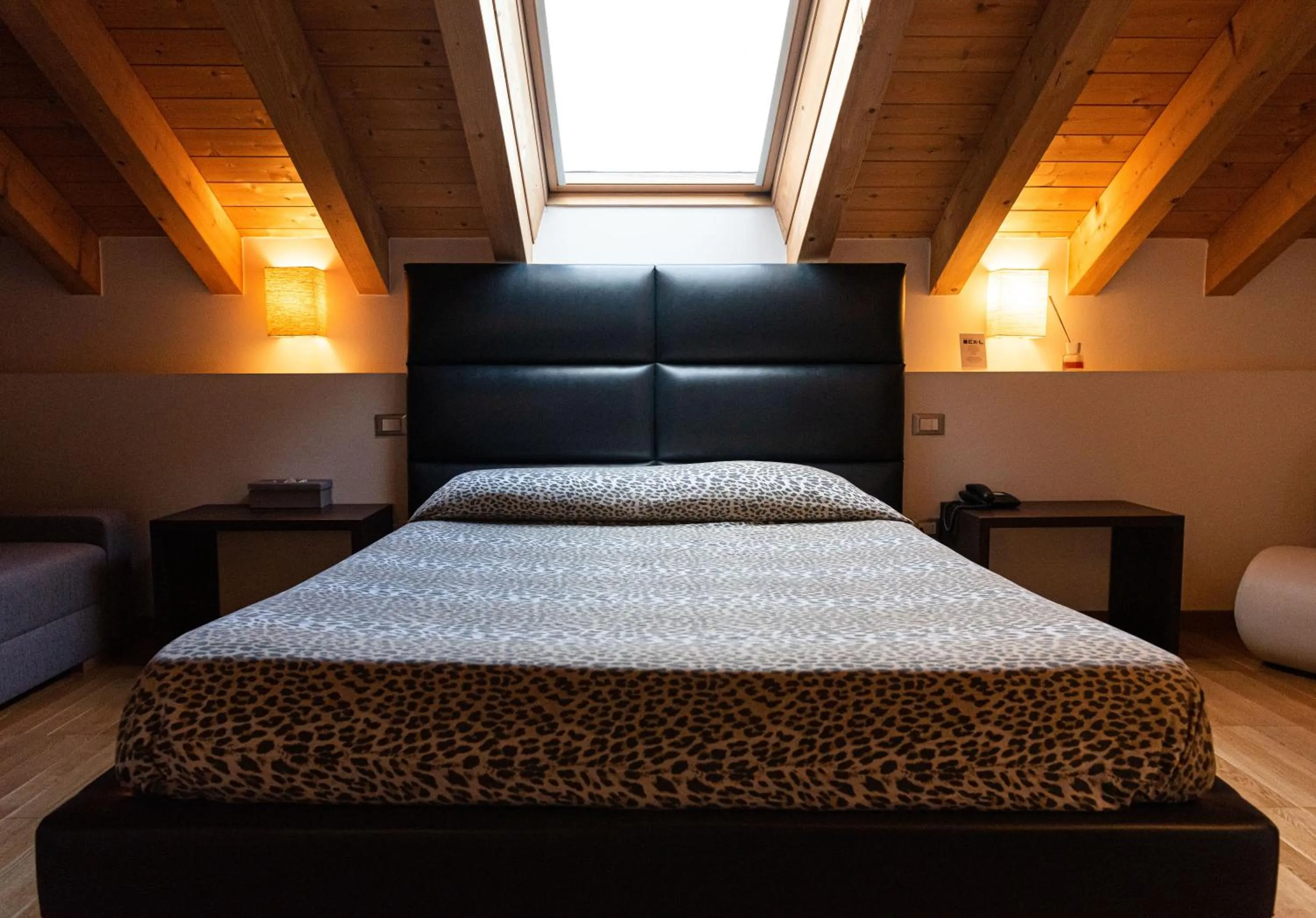 Bedroom, Bed in Ex-L