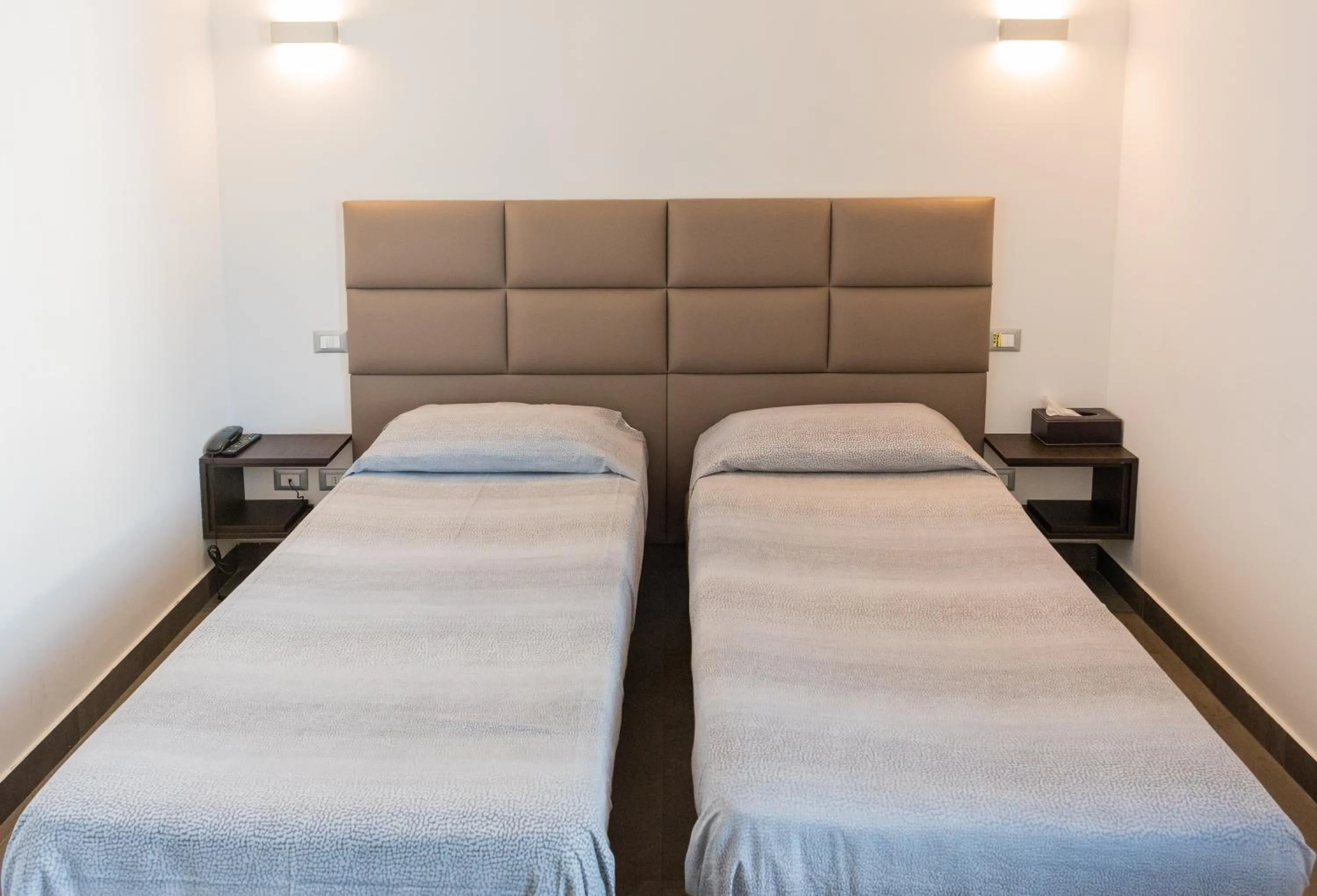 Bedroom, Bed in Ex-L