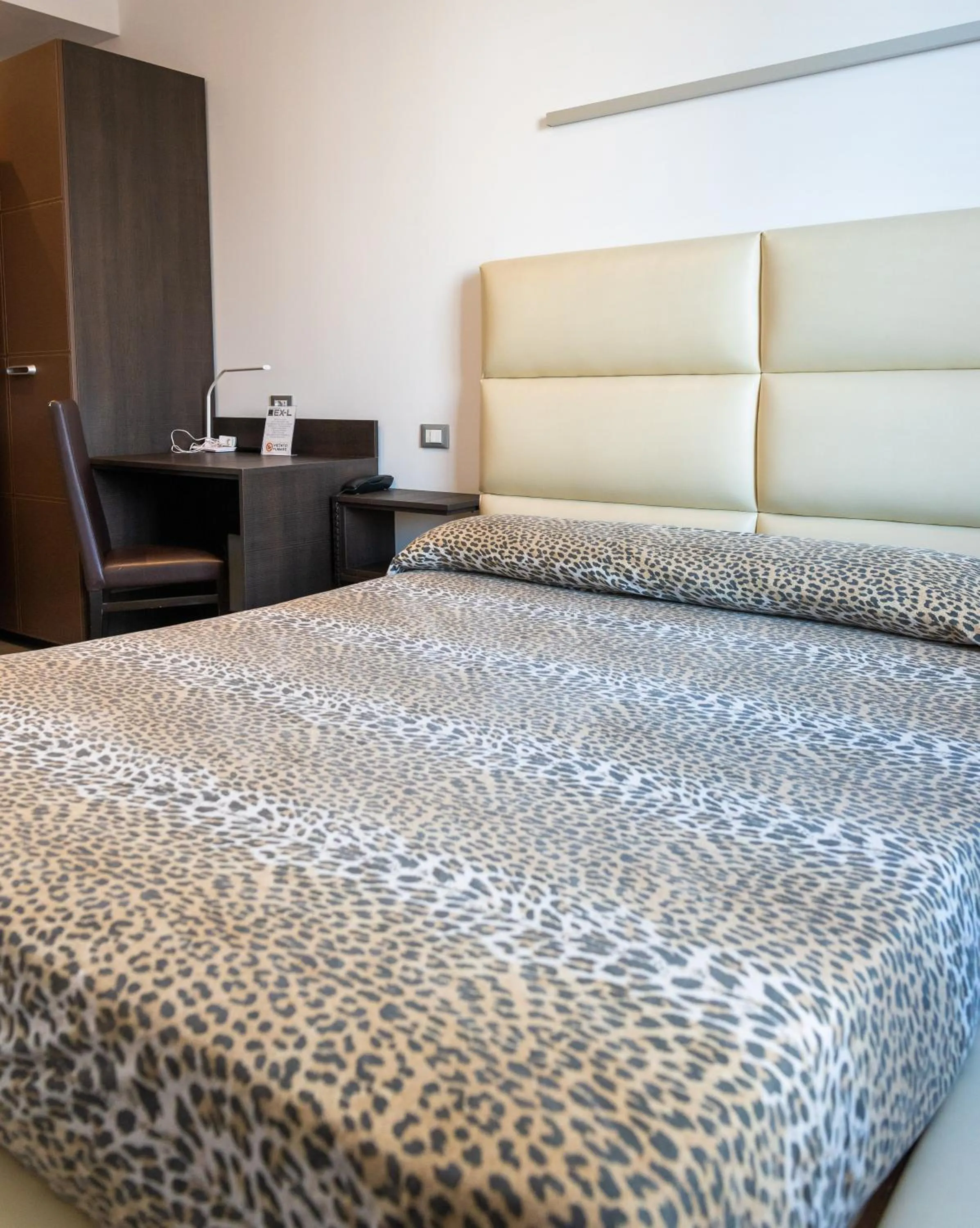 Bedroom, Bed in Ex-L