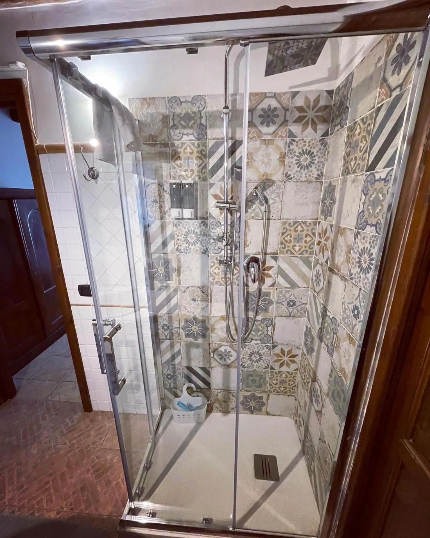 Shower in Kasa Kala Rooms & Apartments