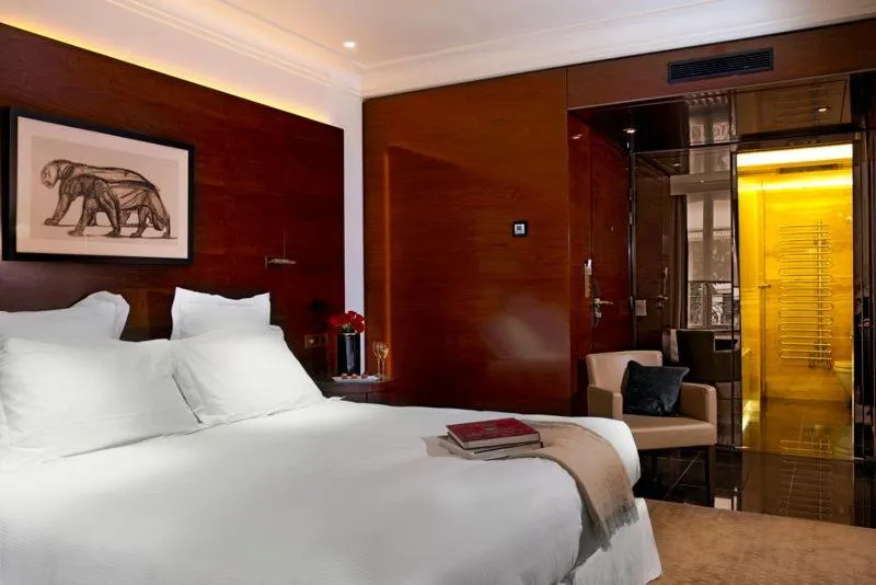 Photo of the whole room, Bed in Hotel Montaigne