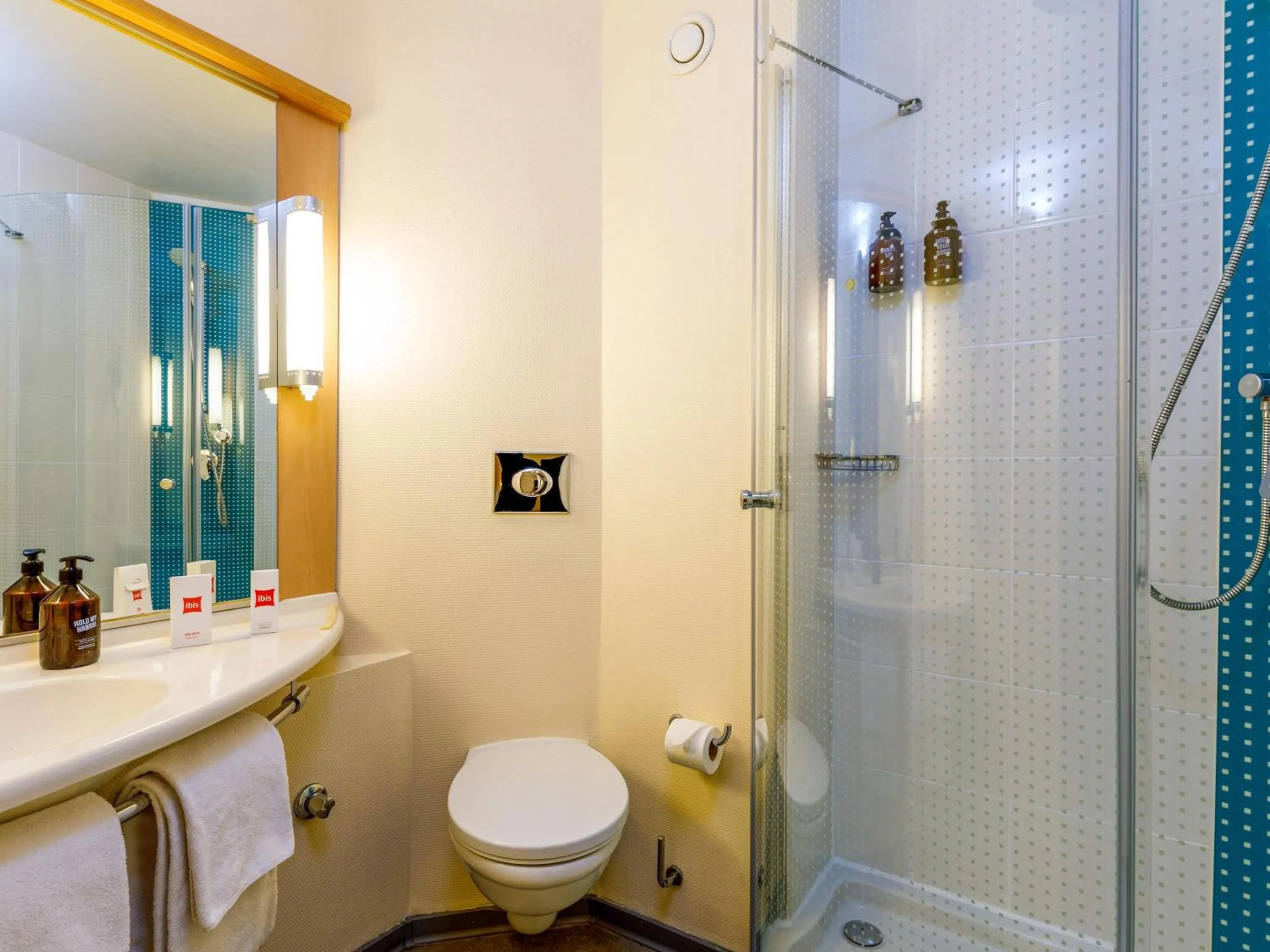 Bedroom in Ibis Istanbul Esenyurt