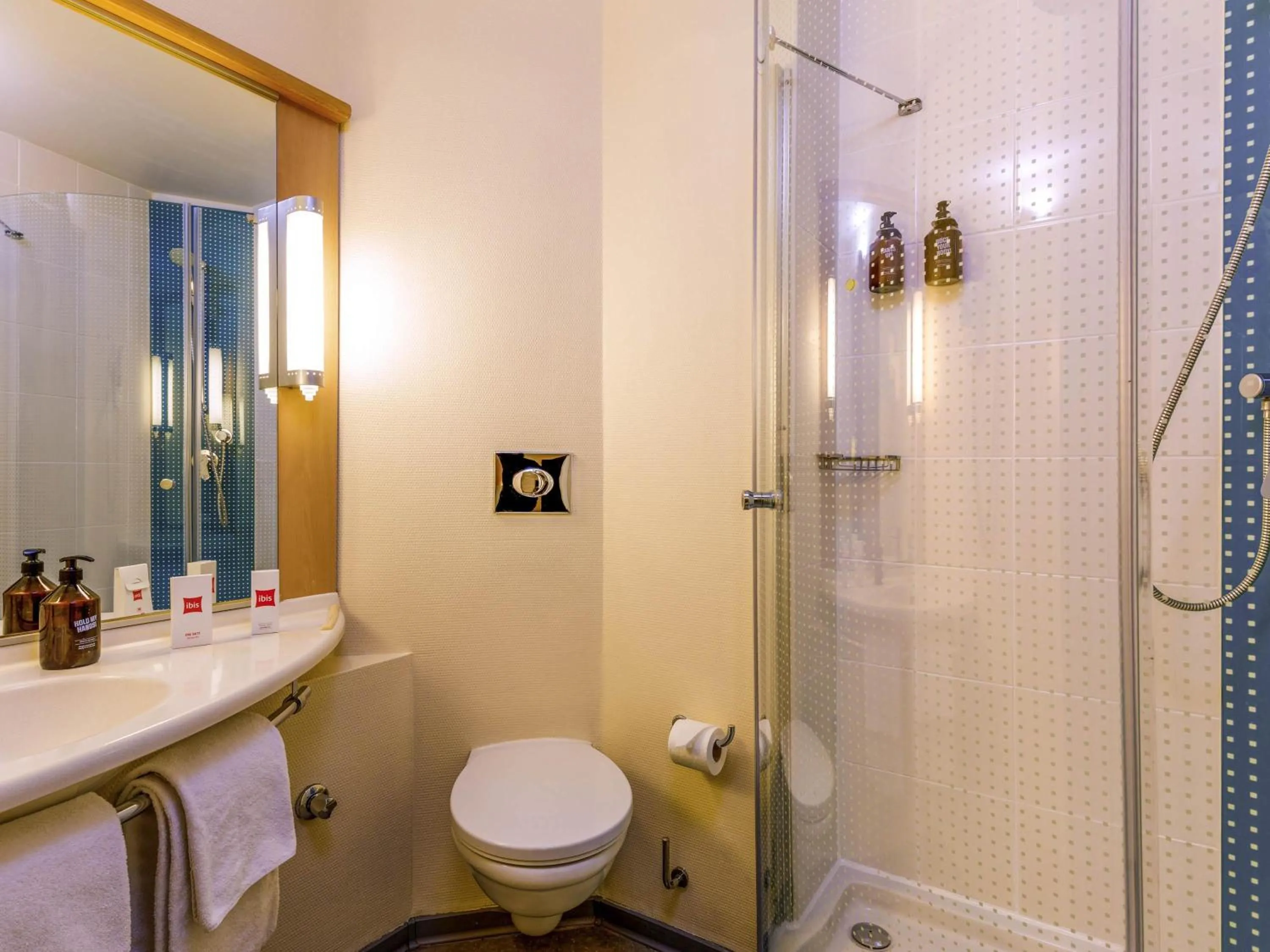 Bedroom in Ibis Istanbul Esenyurt