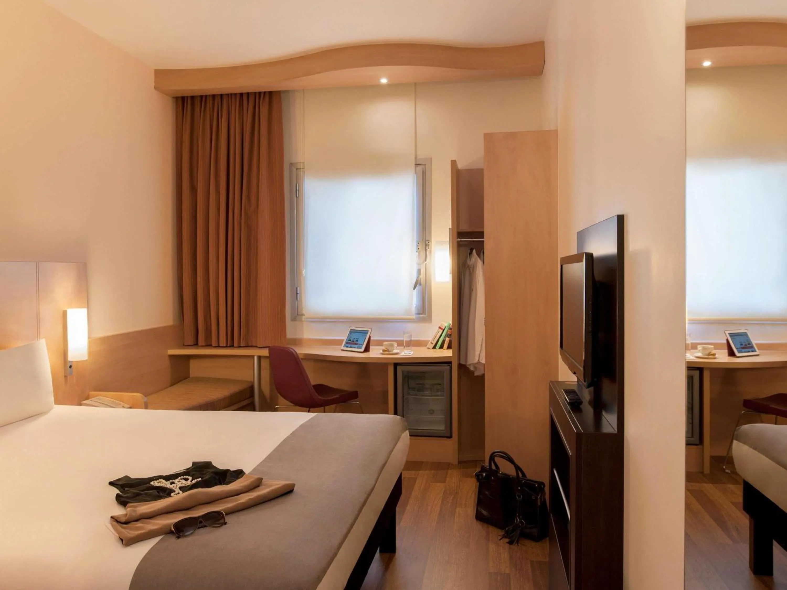 Property building, Bed in Ibis Istanbul Esenyurt