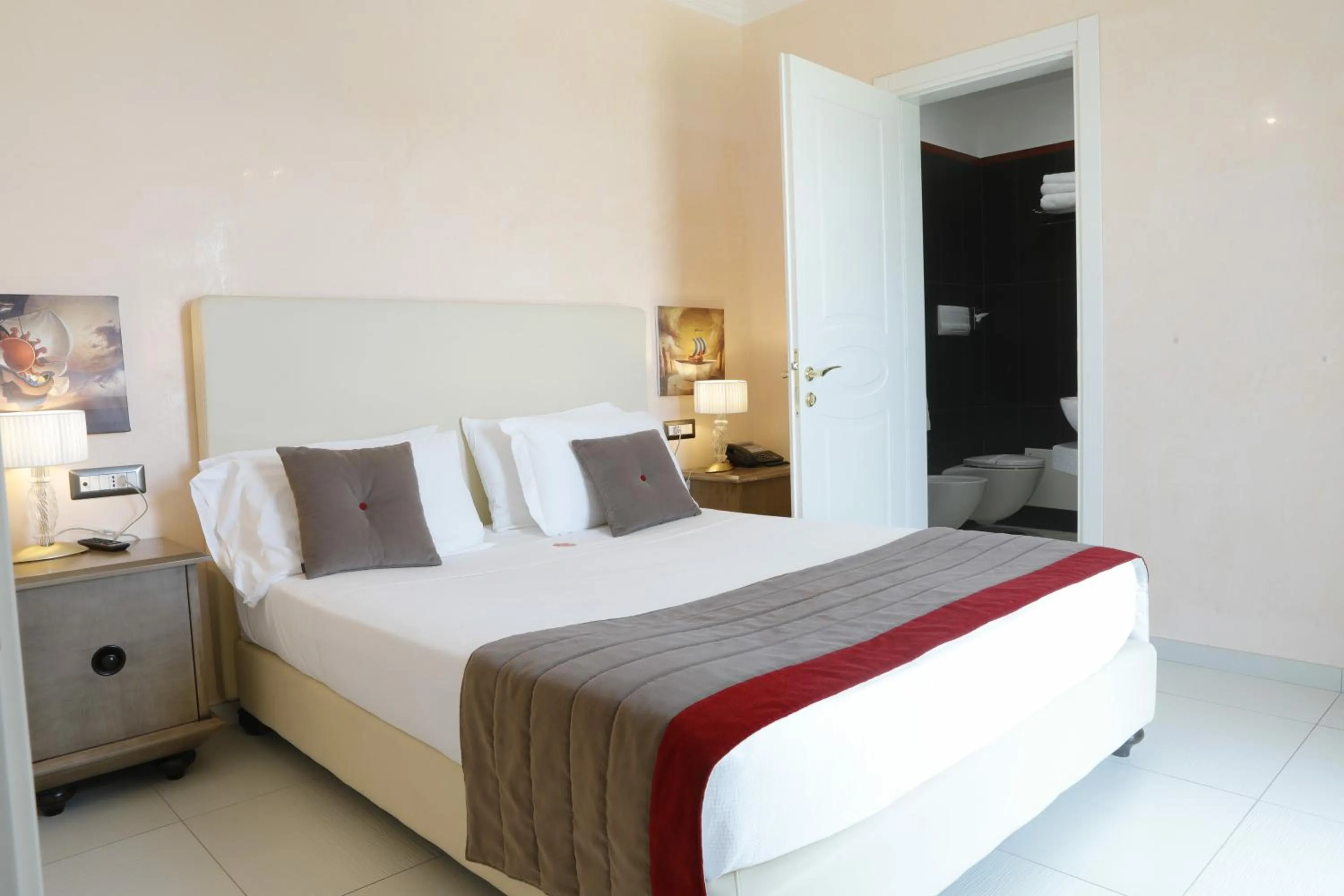 Bedroom, Bed in L' Araba Fenice Hotel & Resort