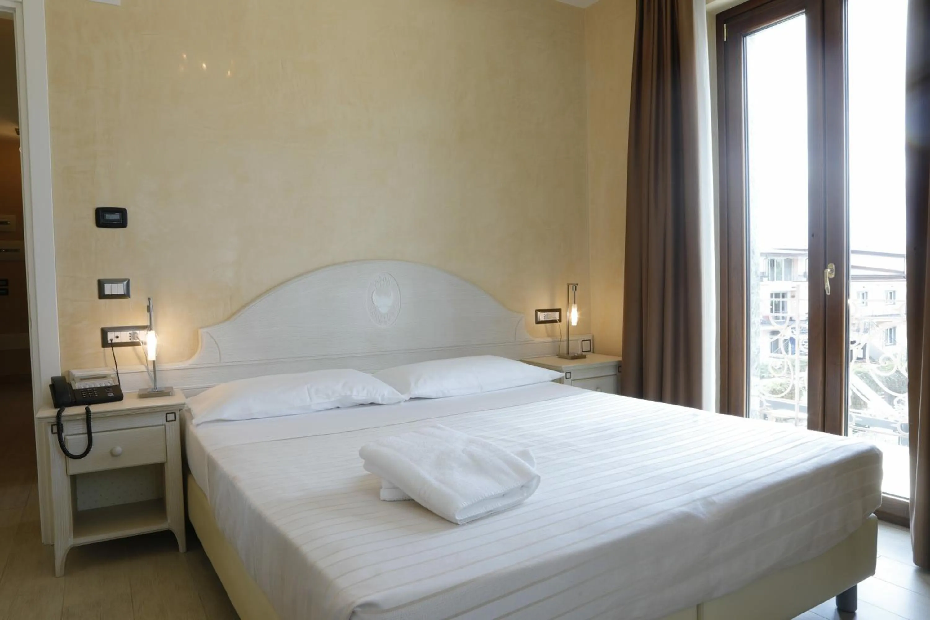 Bed in L' Araba Fenice Hotel & Resort