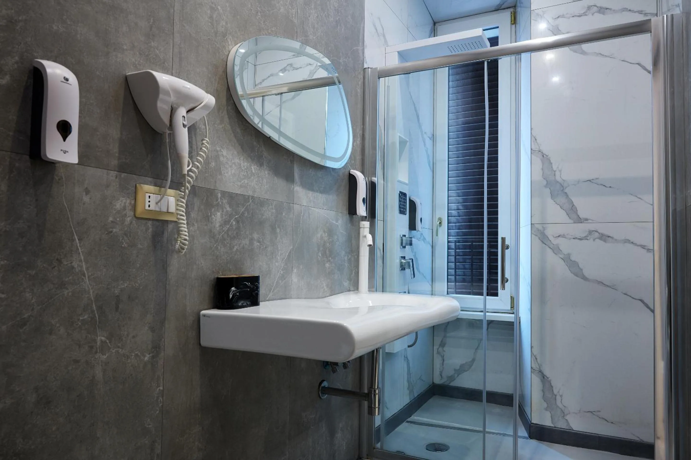 Bathroom in Hotel Roma Vaticano