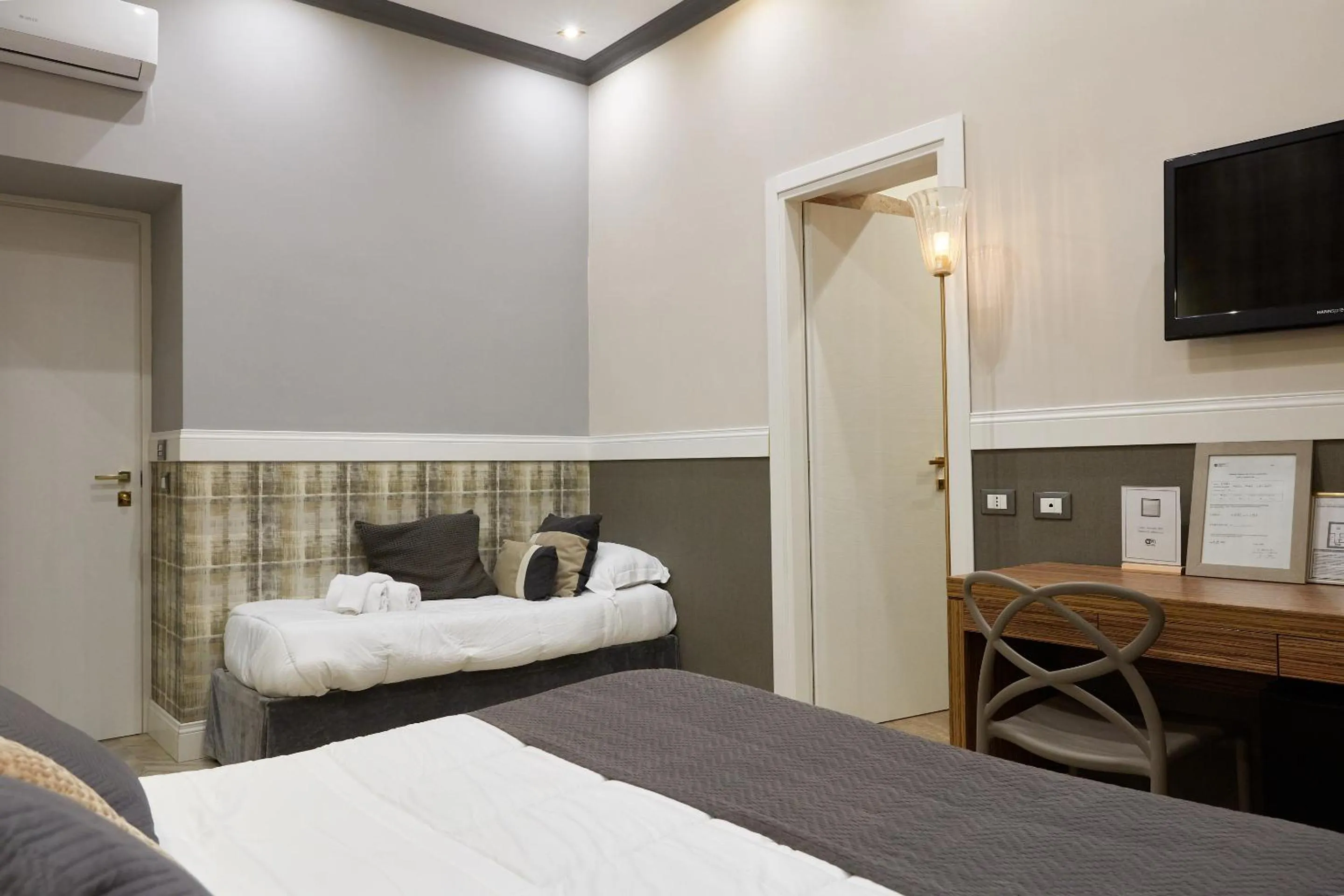 Bedroom, Bed in Hotel Roma Vaticano