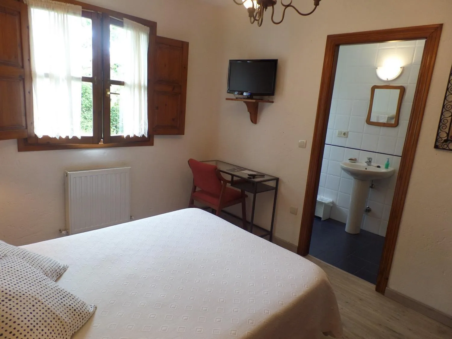 Bedroom, Bed in Hotel La Llosona