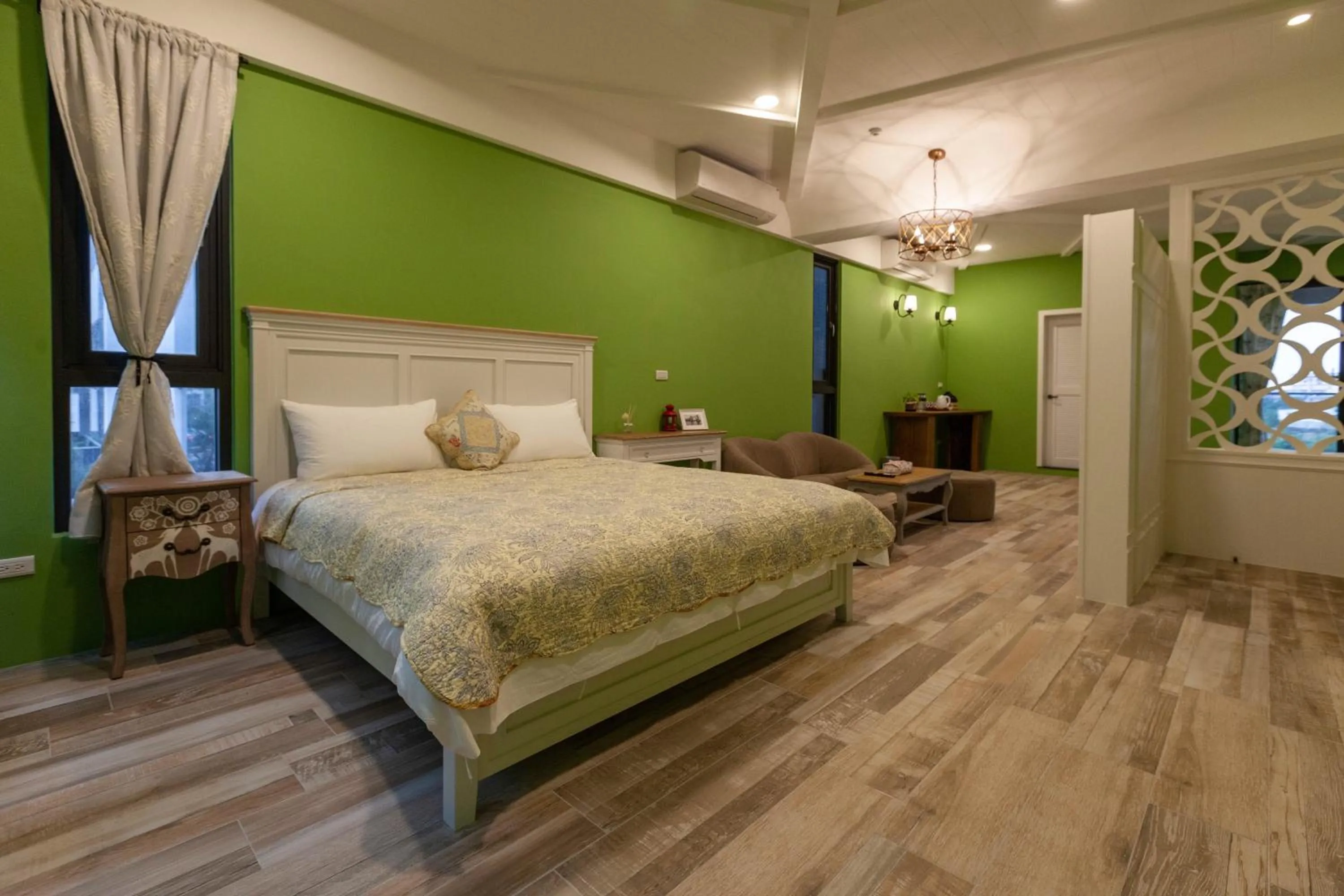 Bed in Rambling Snail