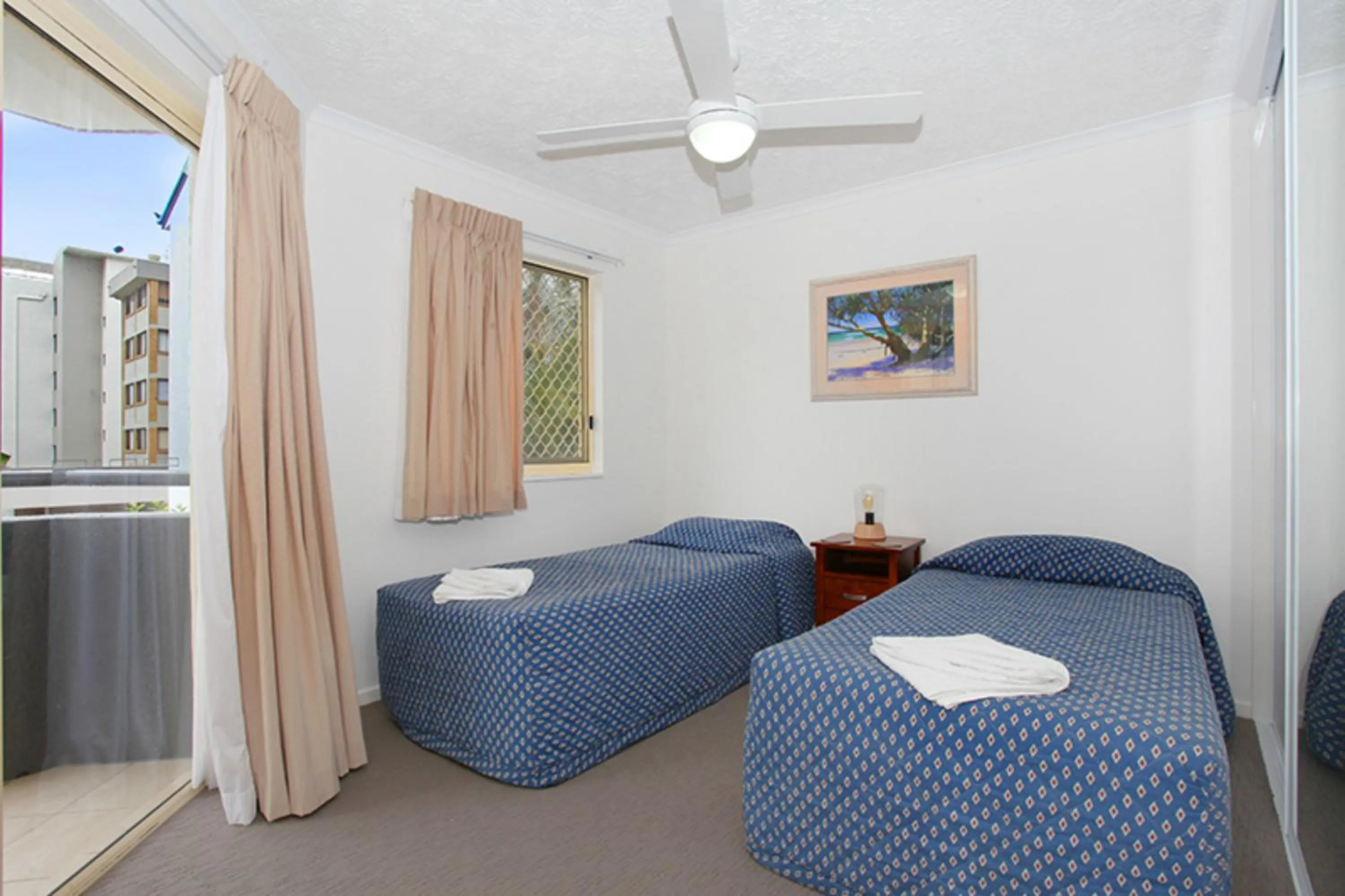 Bedroom, Bed in Kings Way Apartments