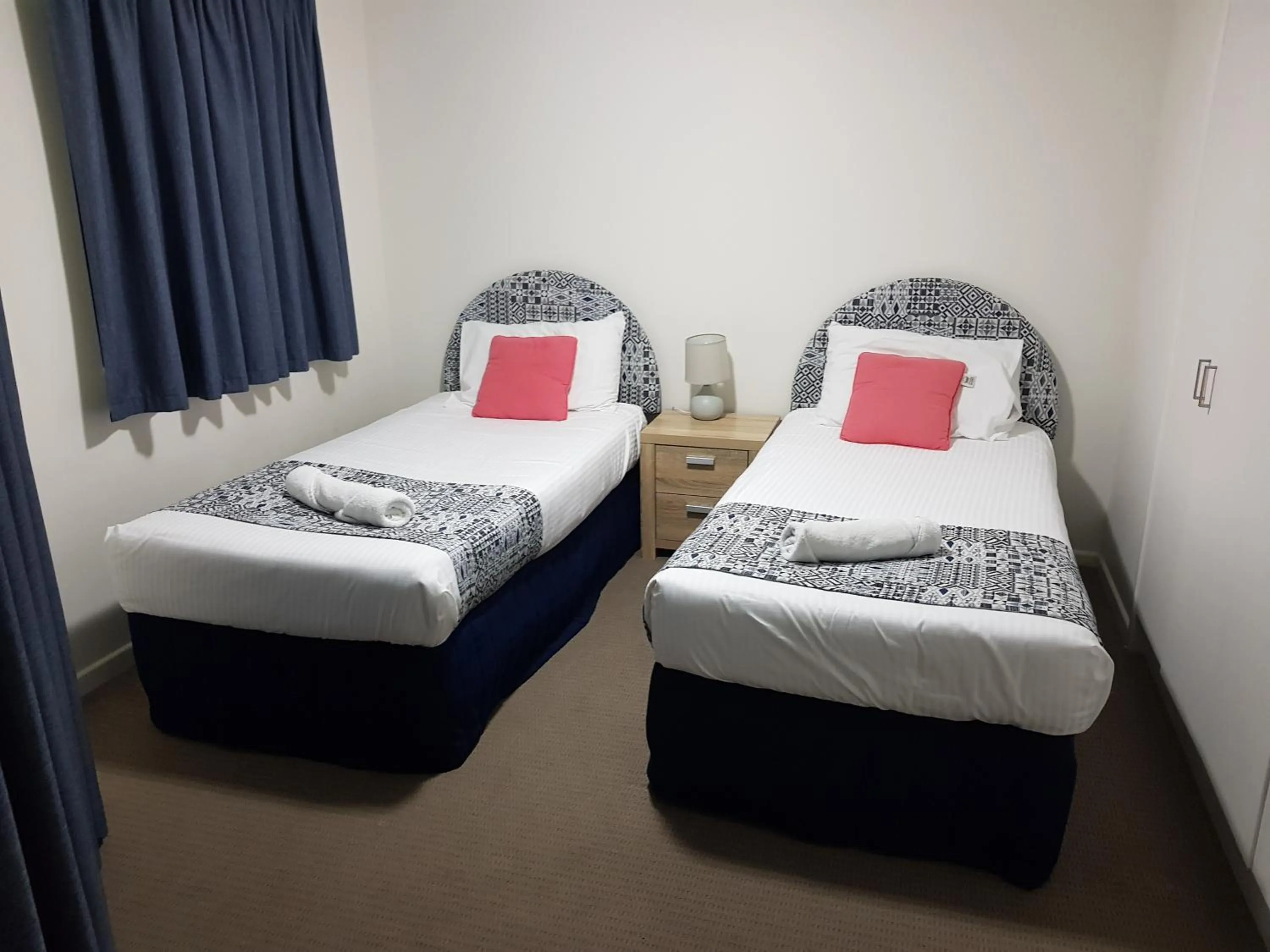 Bedroom, Bed in Kings Way Apartments