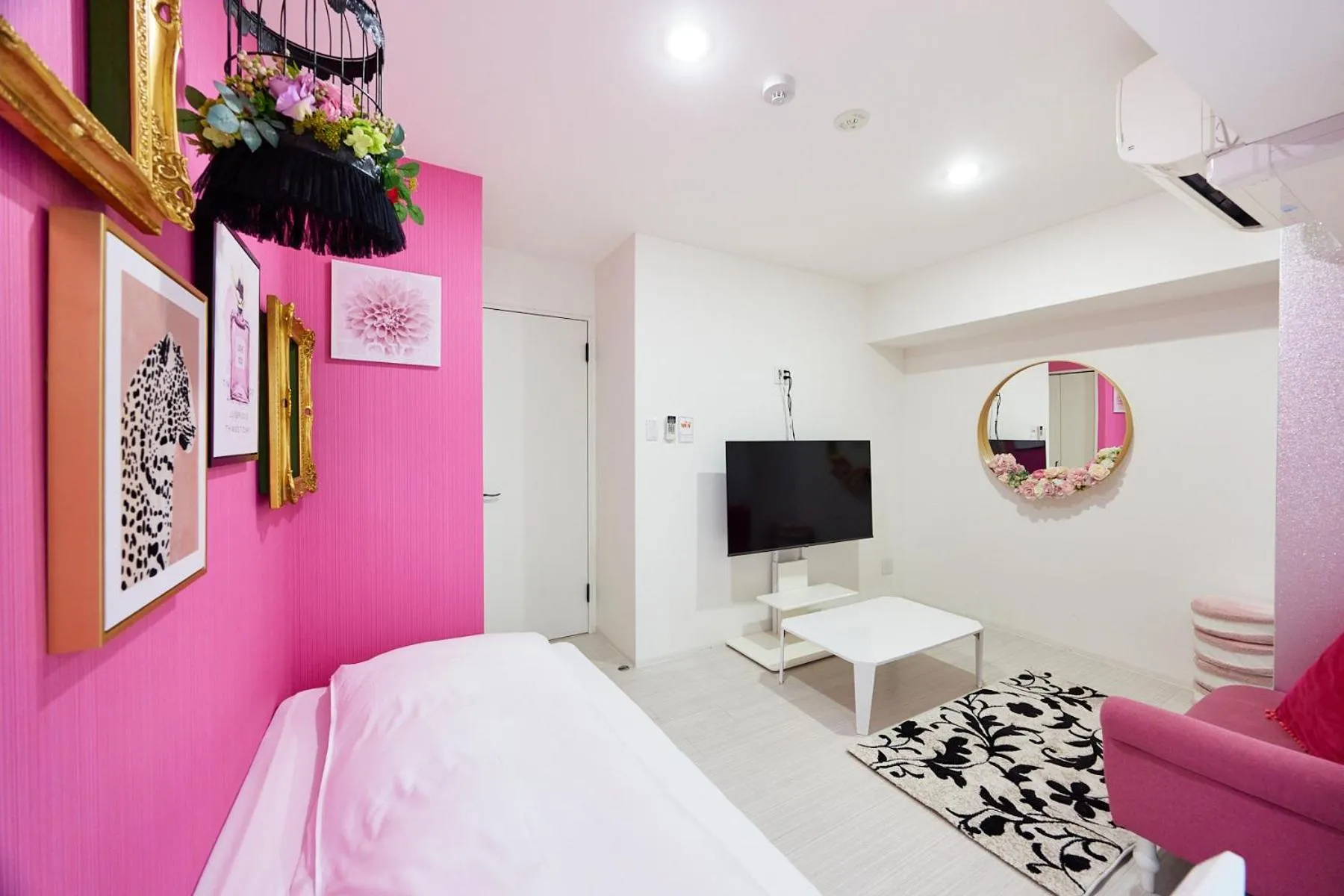 Photo of the whole room, Bed in Montana Flat Yebisu