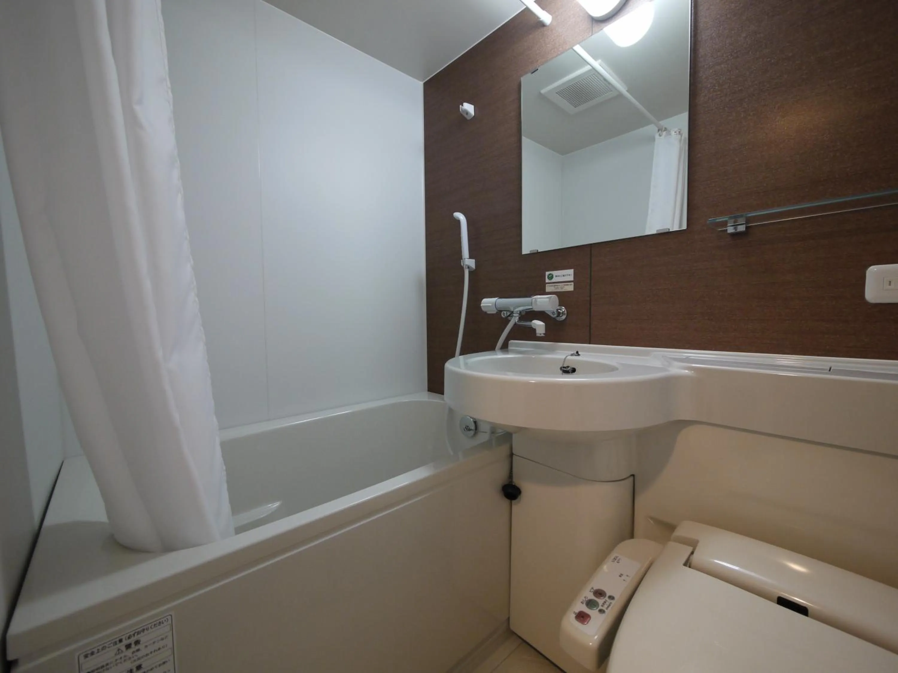 Shower in Hotel Route-Inn Chiba Hamano -Tokyowangando-
