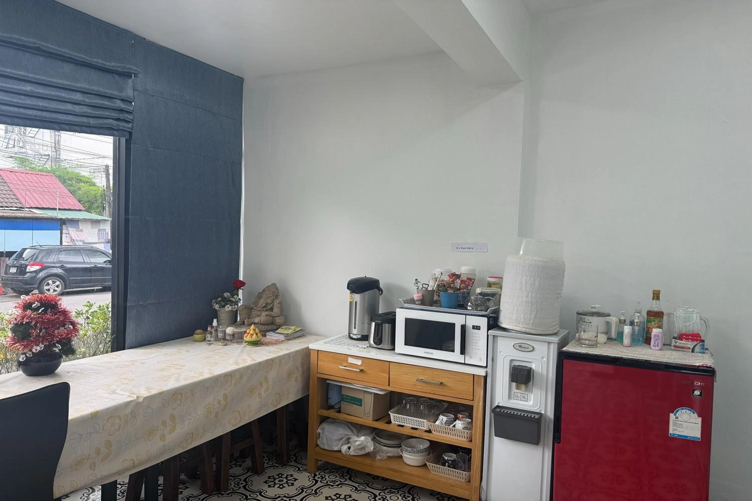 Kitchen or kitchenette in Phukhao Hostel