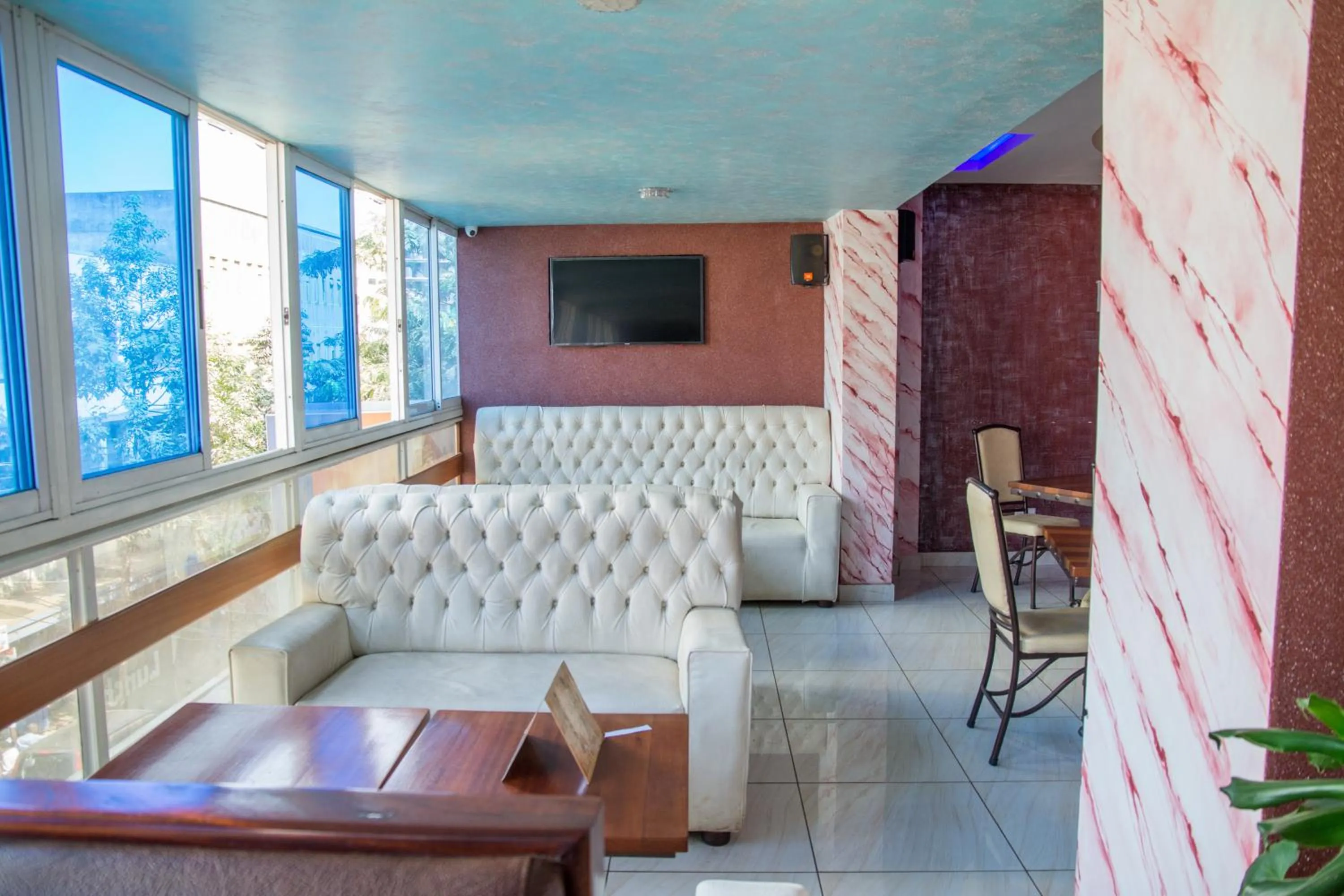 Lounge or bar in Delfirm Hotel