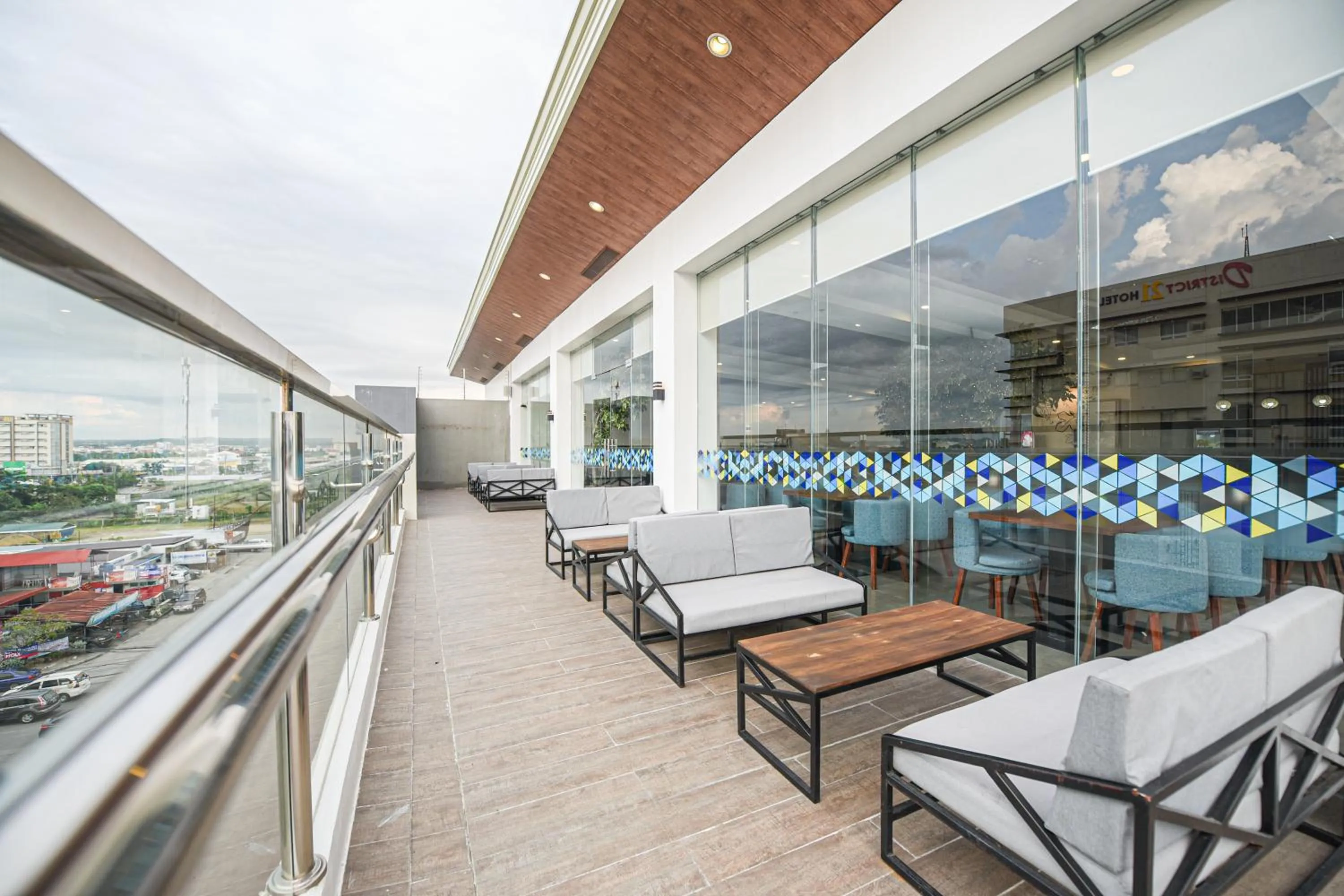 Seating area in Figtree Hotel