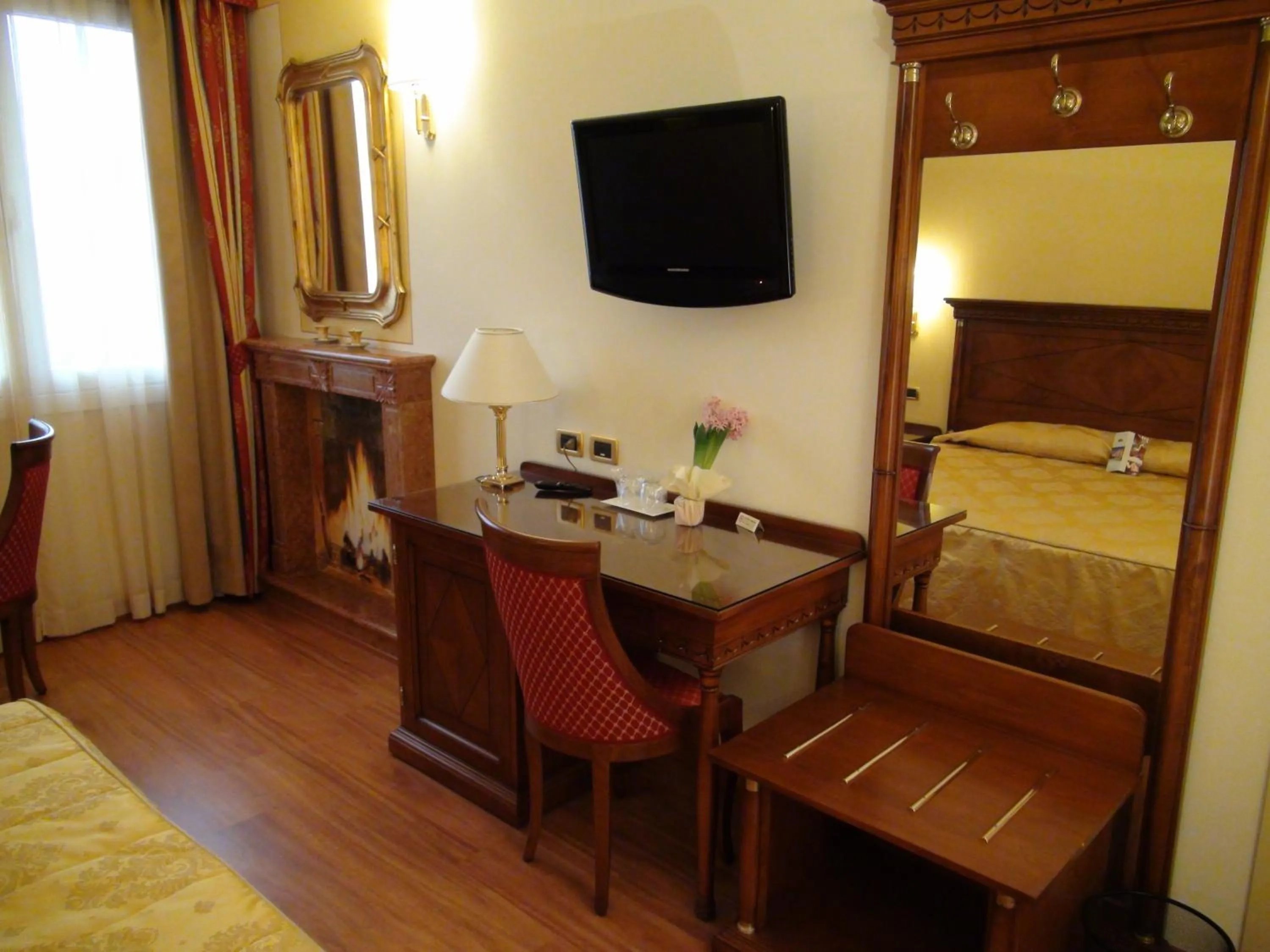 Decorative detail in Hotel La Campagnola 1926