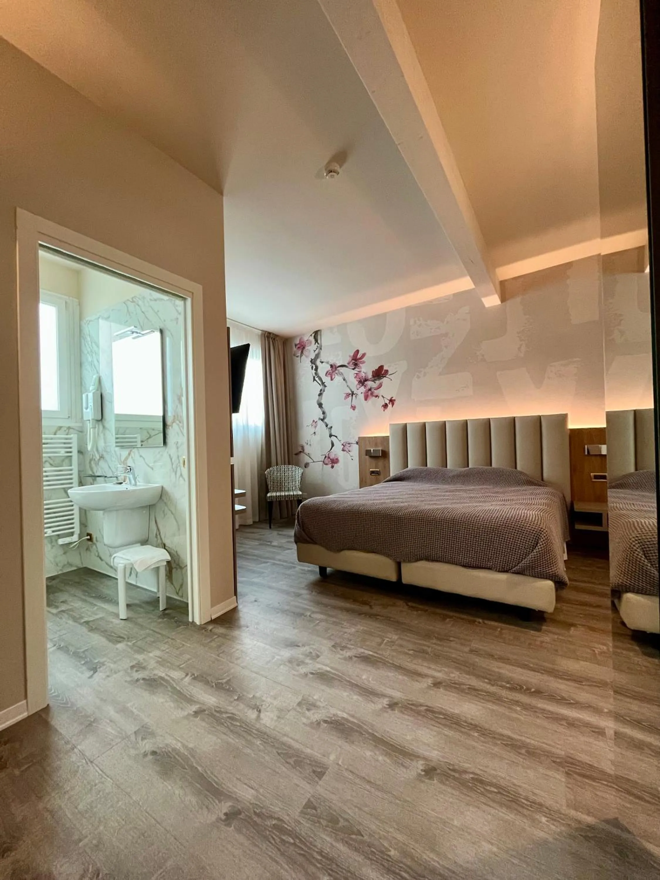 Photo of the whole room, Bed in Hotel La Campagnola 1926