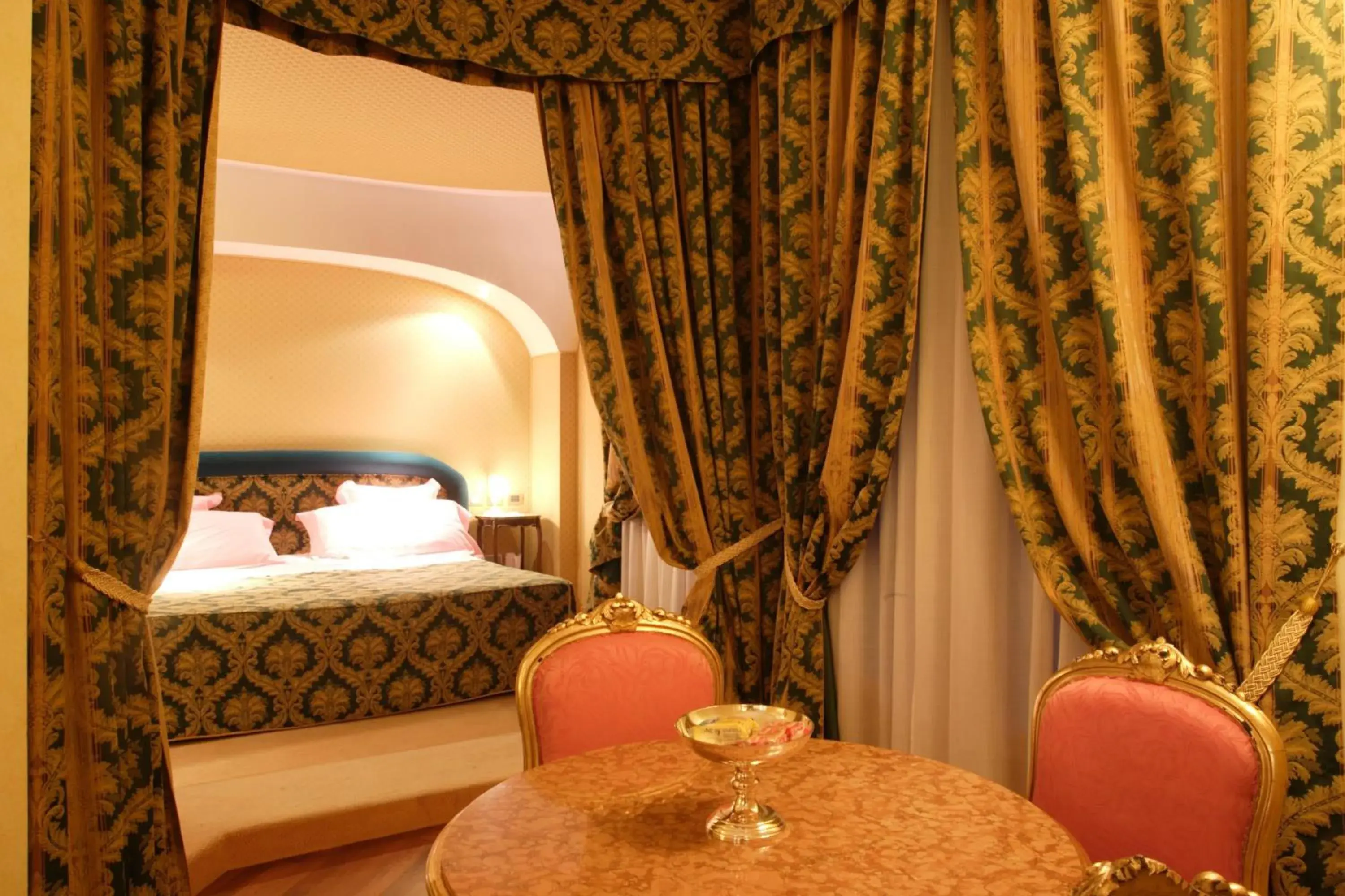 Deluxe Suite with Spa Bath in Hotel Tosco Romagnolo Deluxe Suite with Spa Bath in Hotel Tosco Romagnolo