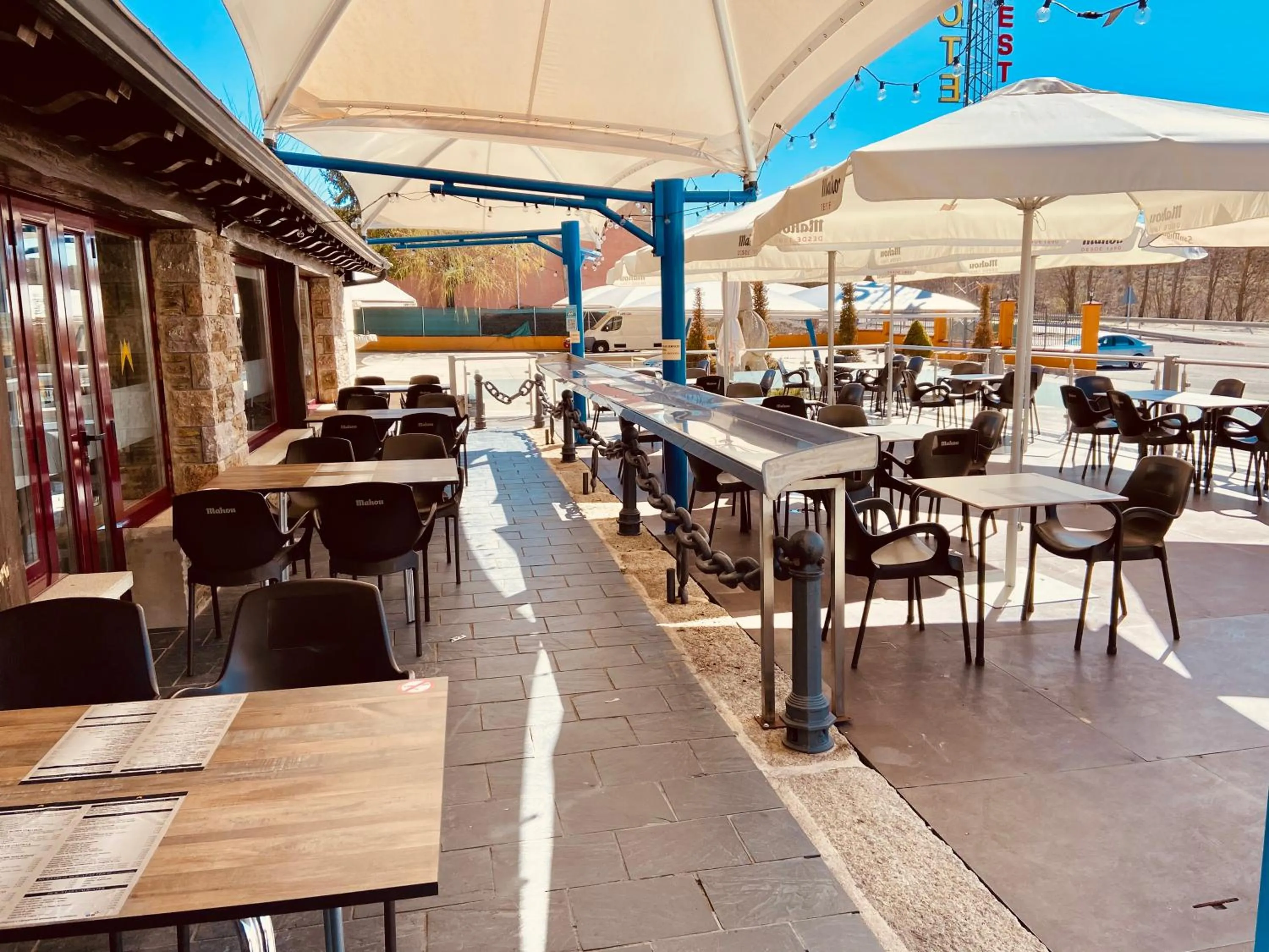 Restaurant/Places to Eat in Complejos J-Enrimary