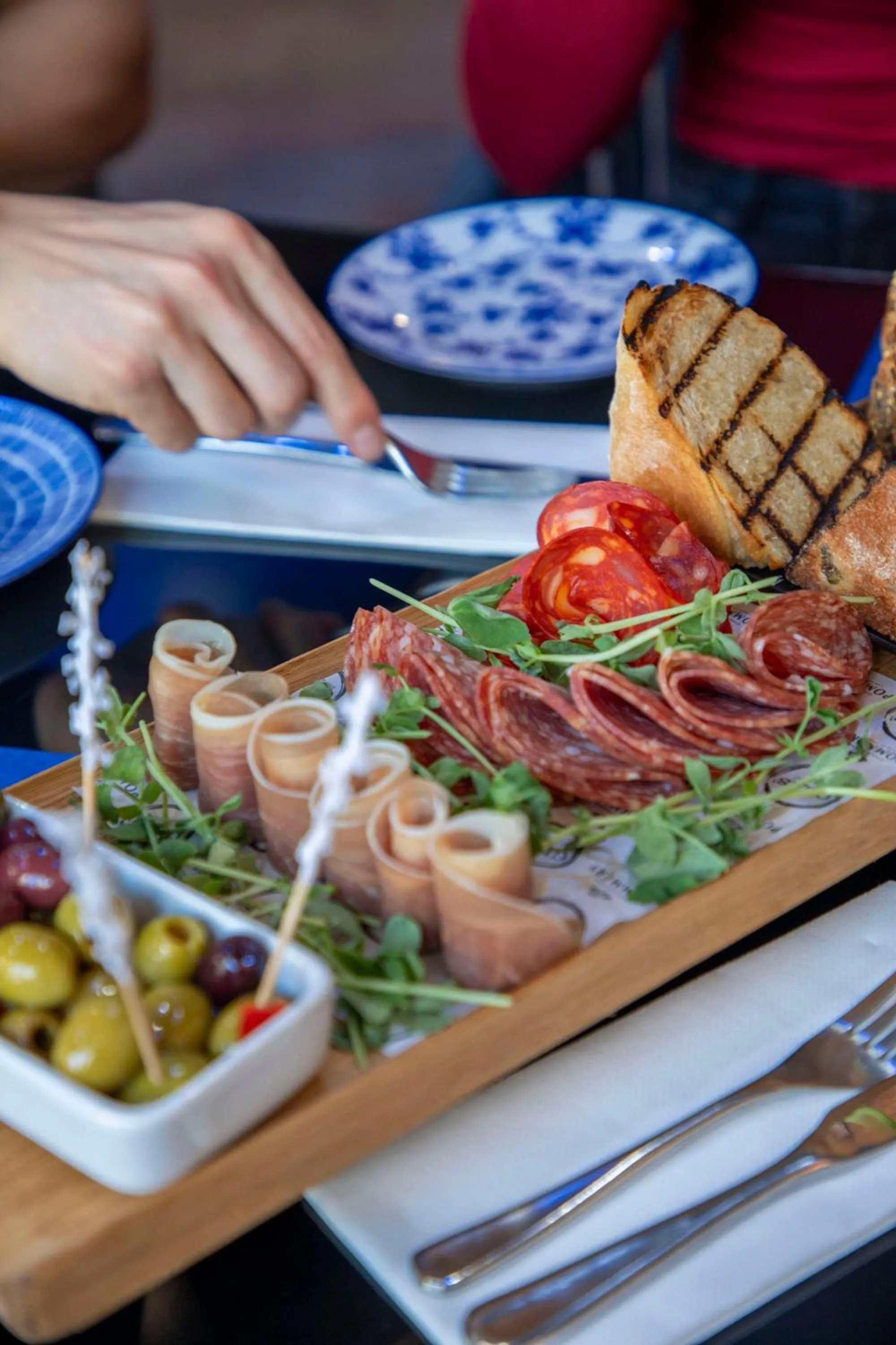 Lounge or bar in Radisson Blu Hotel, Cardiff