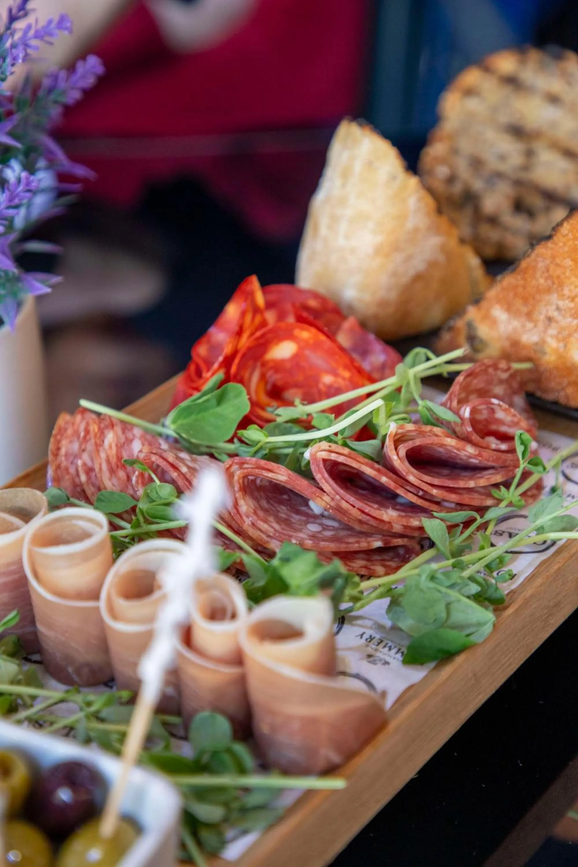 Lounge or bar in Radisson Blu Hotel, Cardiff