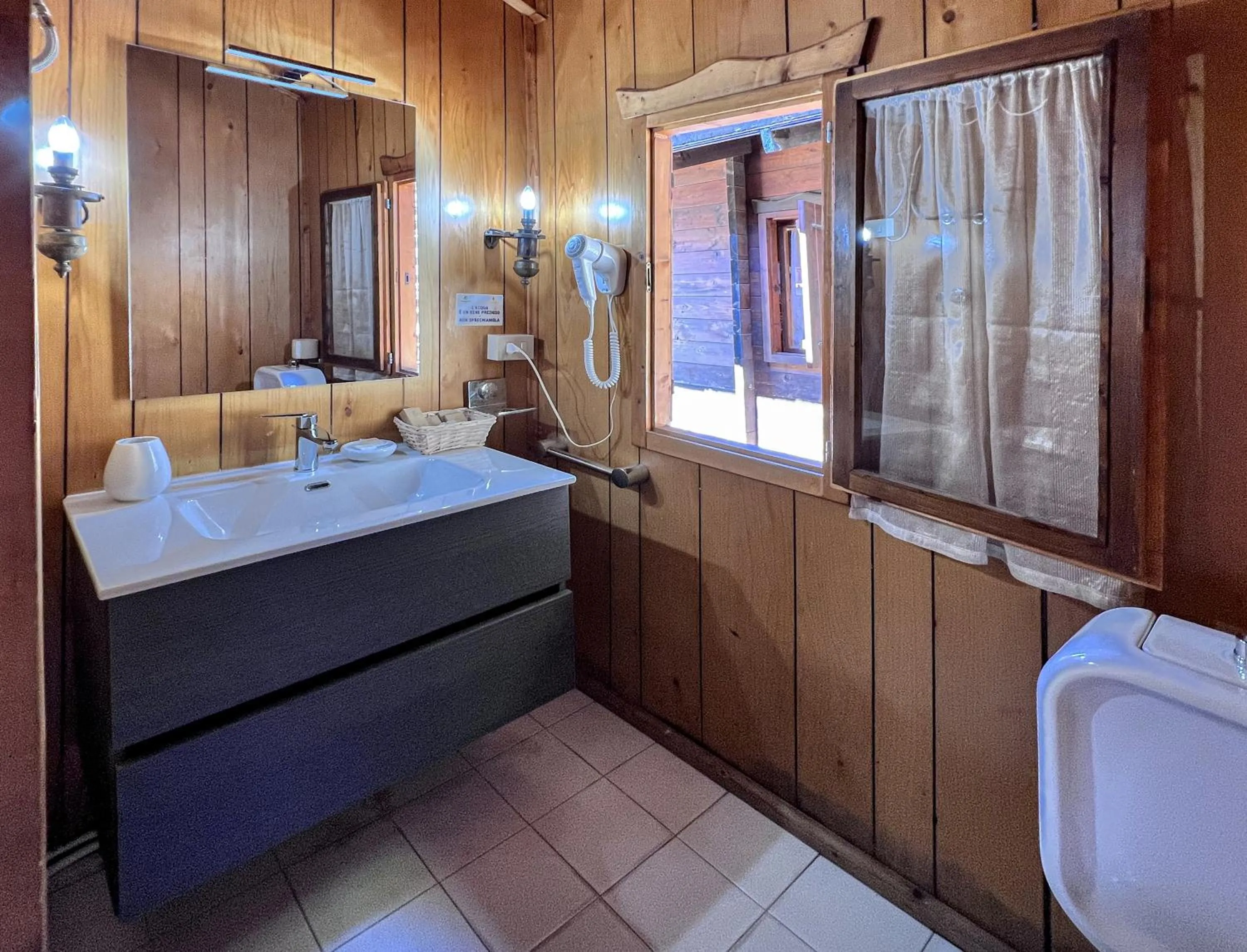 Bathroom in Aeneas' Landing Resort