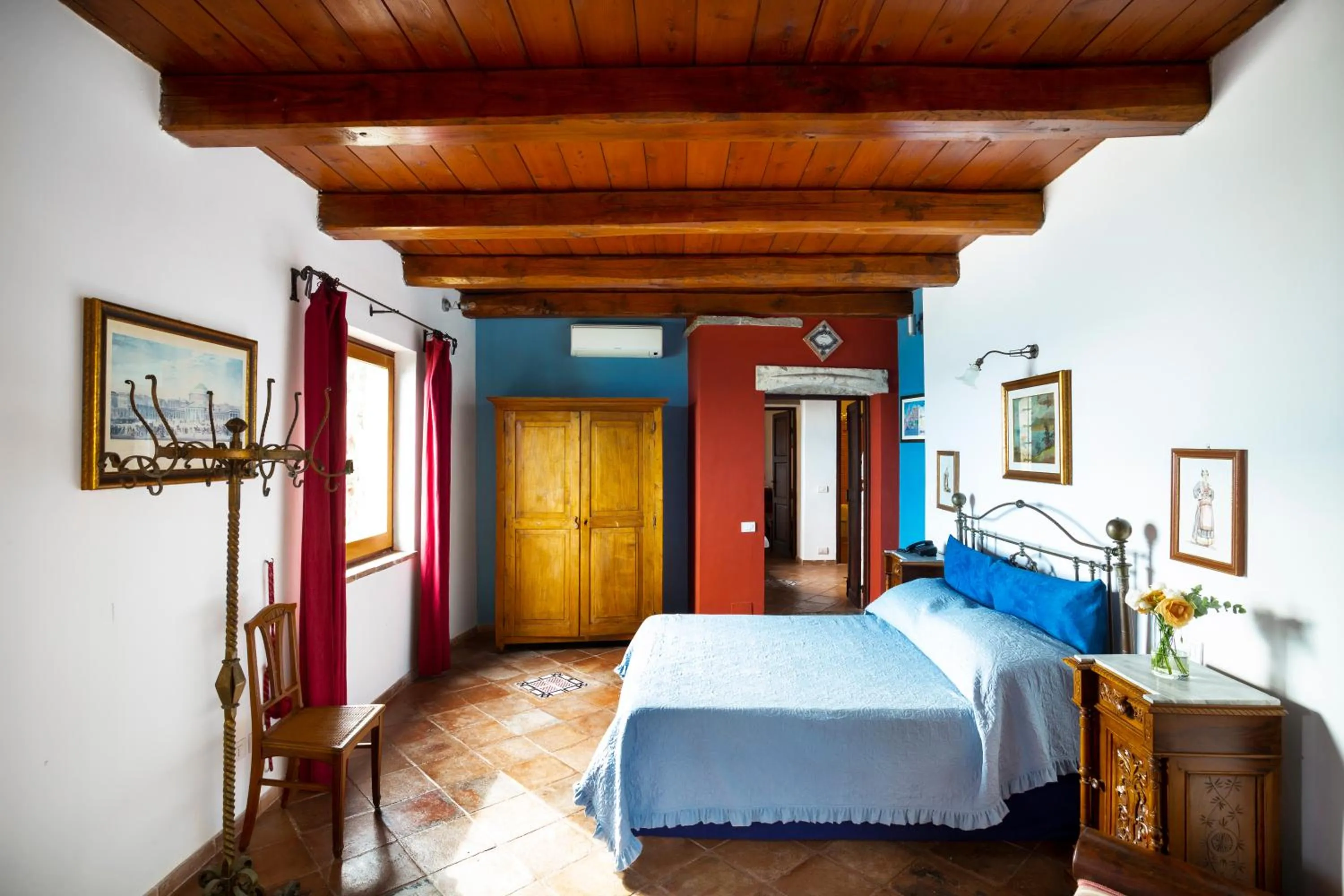 Photo of the whole room, Bed in Aeneas' Landing Resort