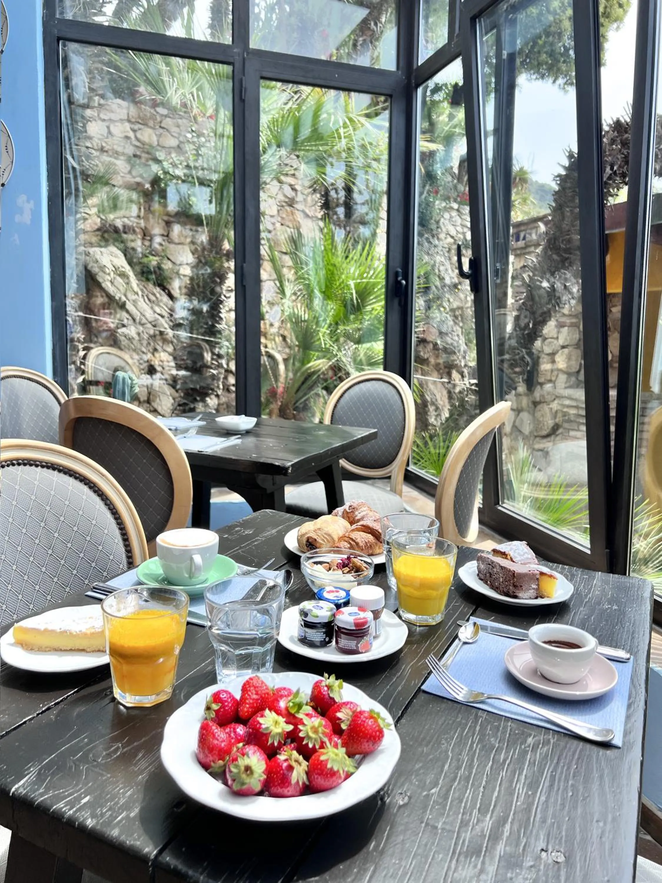 Food and drinks in Aeneas' Landing Resort