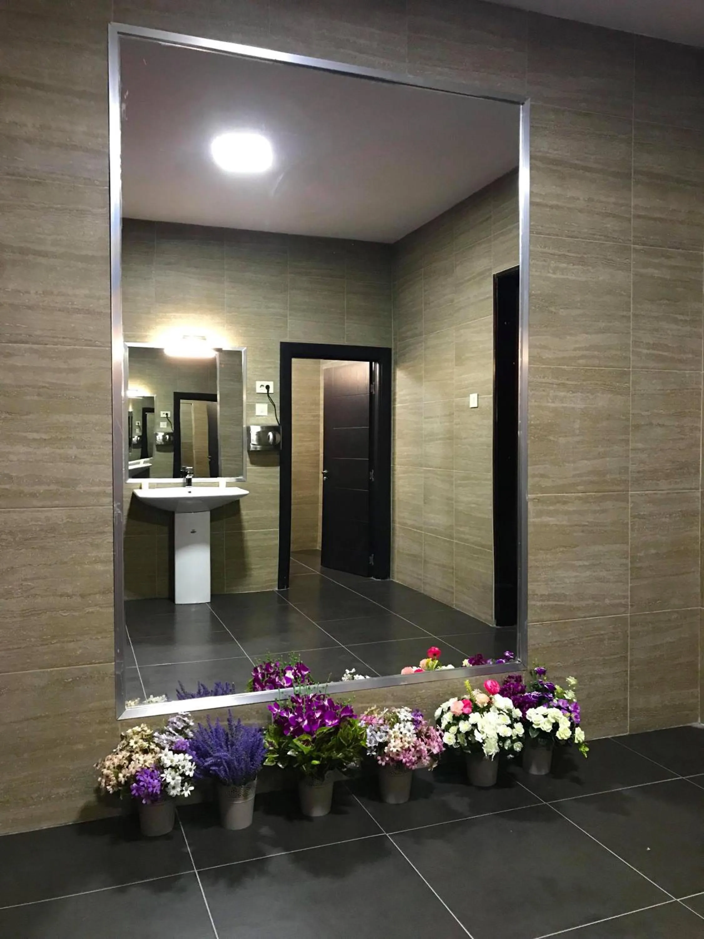 Bathroom in Golden Inn Hotel