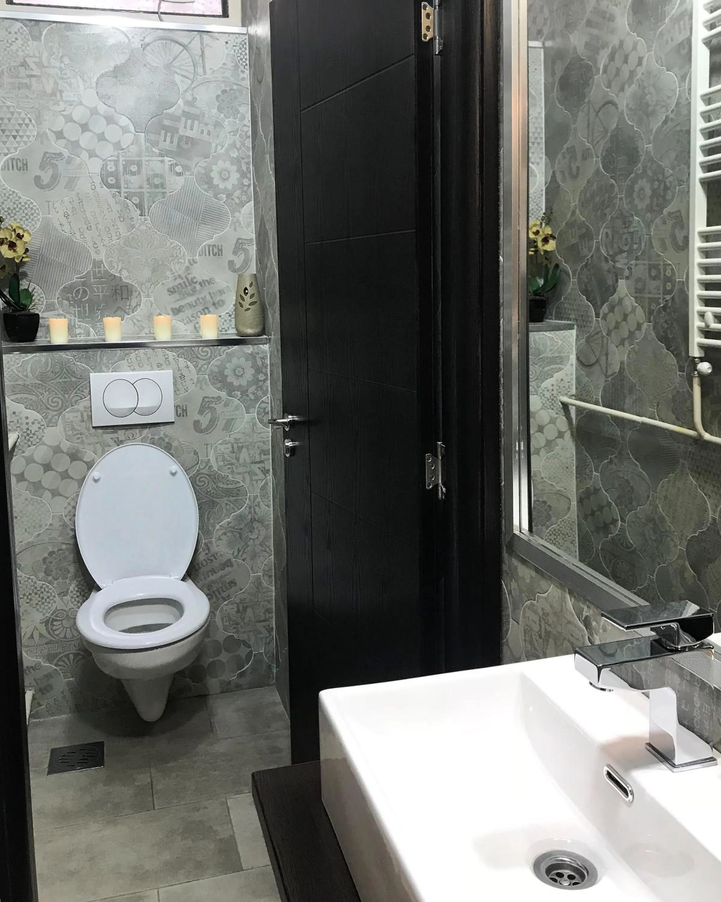 Bathroom in Golden Inn Hotel